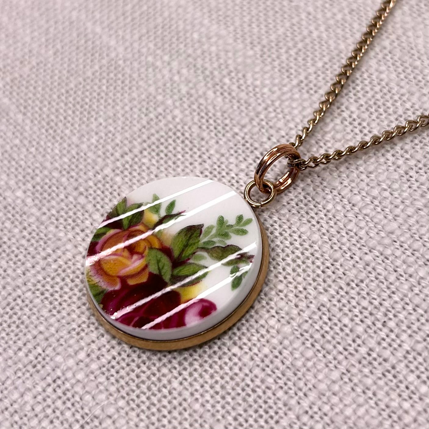 1962 Royal Albert ‘Old Country Roses’ Pendant Necklace R