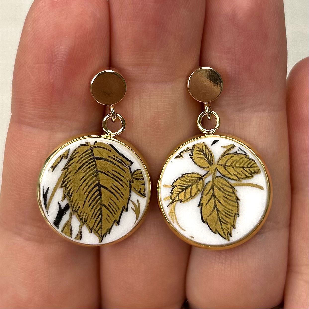 1960’s Elizabethan China Stud Dangly Earrings YM