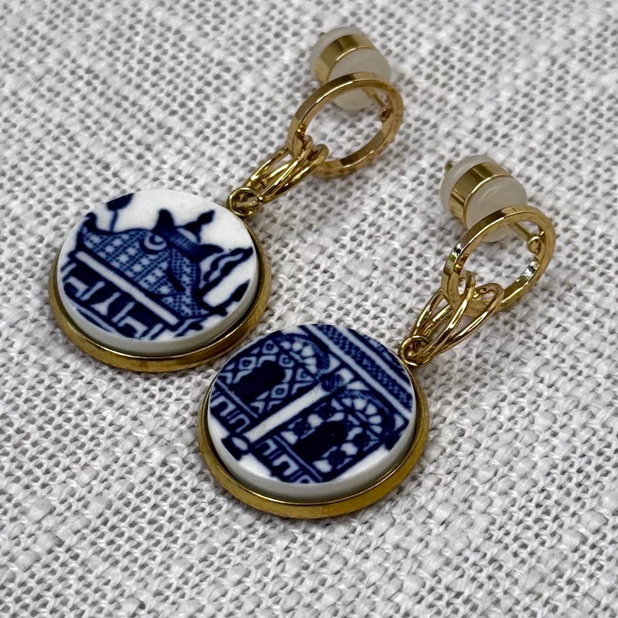 1960’s Churchill ‘Blue Willow’ Stud Dangly Earrings Y