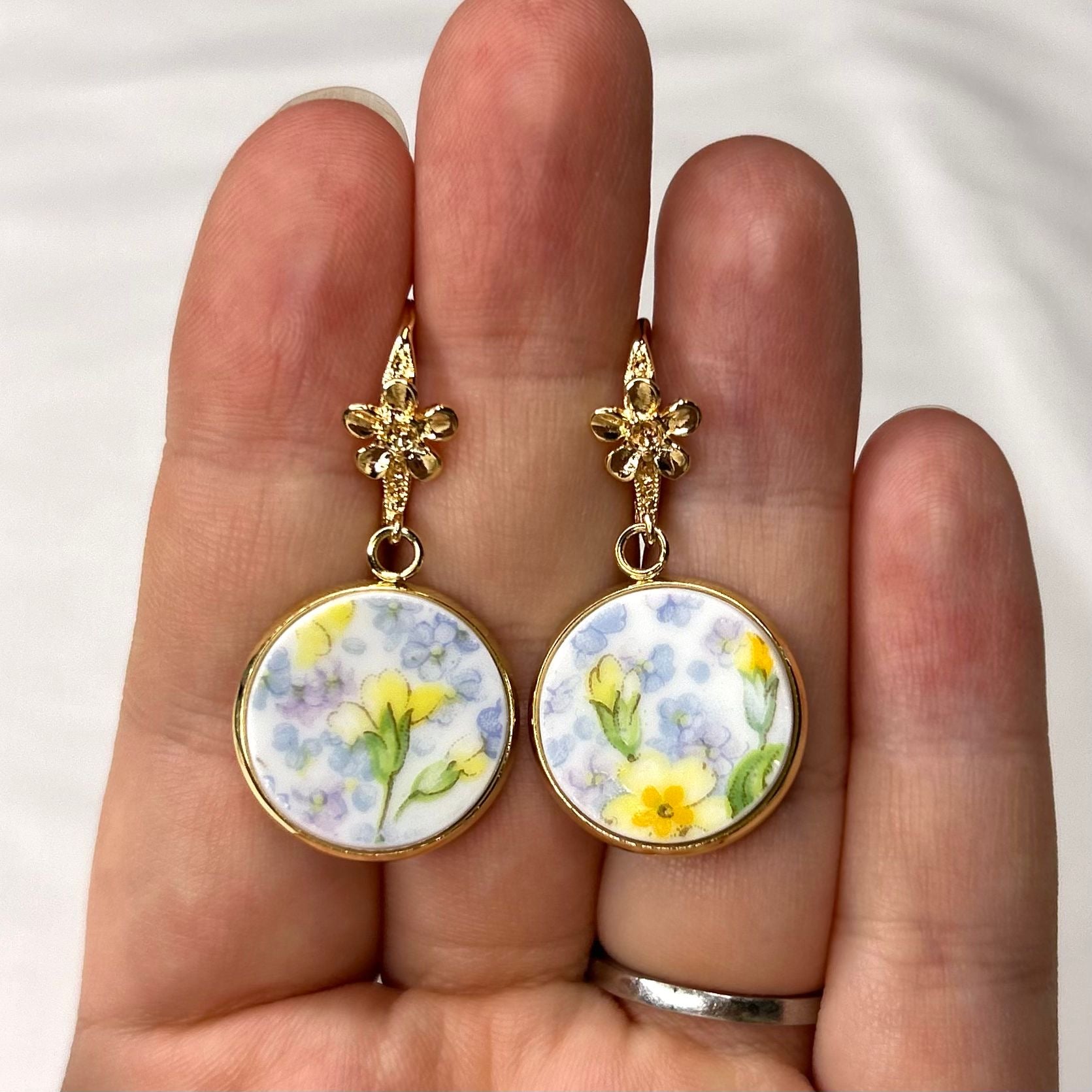 1925-45 Shelley ‘Primrose Chintz’ Leverback Dangly Earrings YM