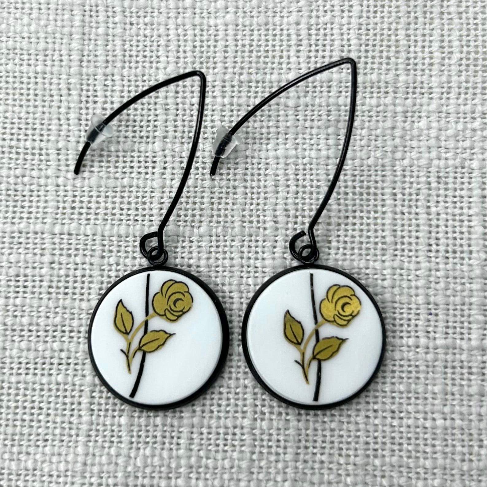1960’s Elizabethan China Hooks Dangly Earrings B