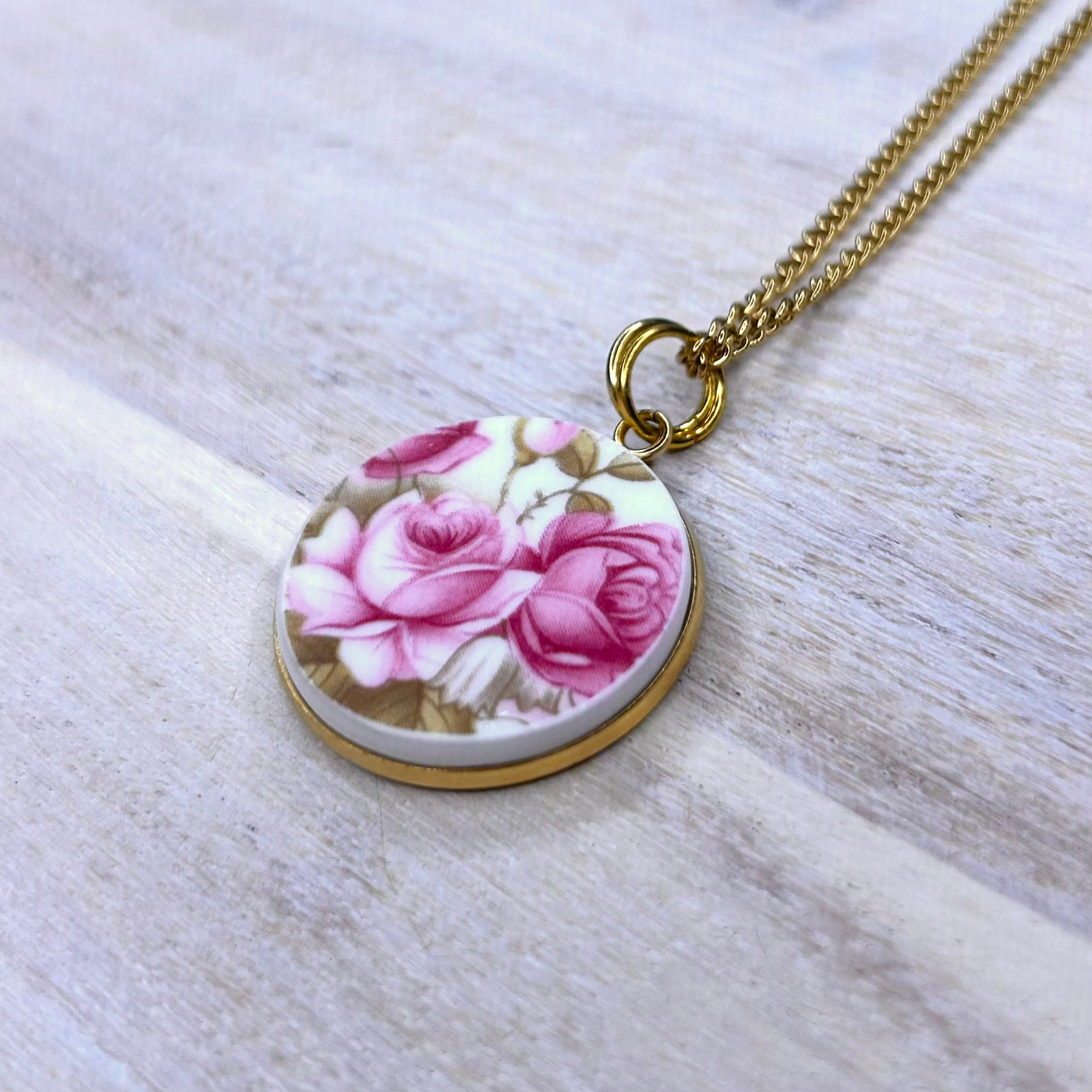 1950’s Queen Anne ‘Rose Garden’ Pendant Necklace Y