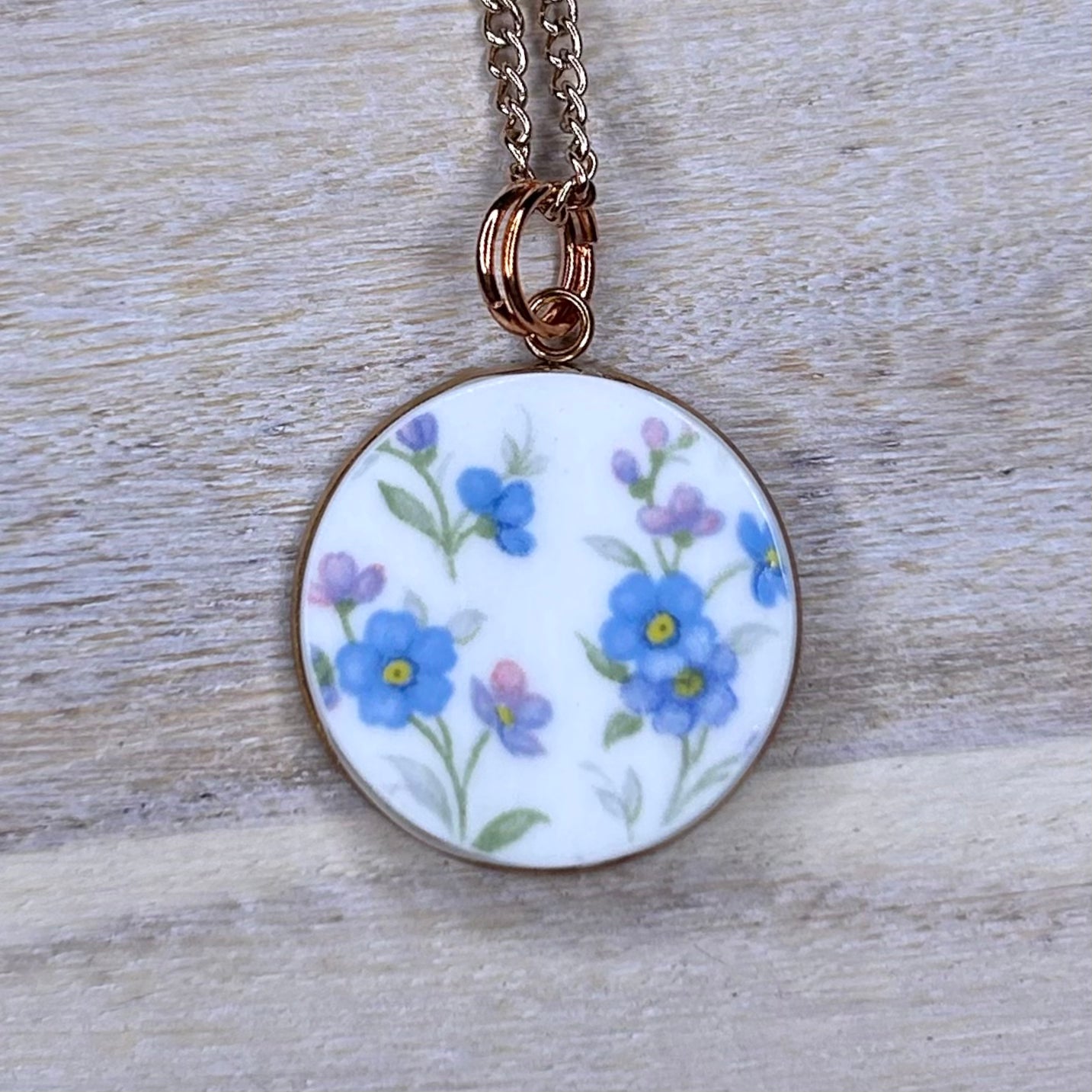 1965 Royal Albert ‘Memory Lane’ Pendant Necklace R