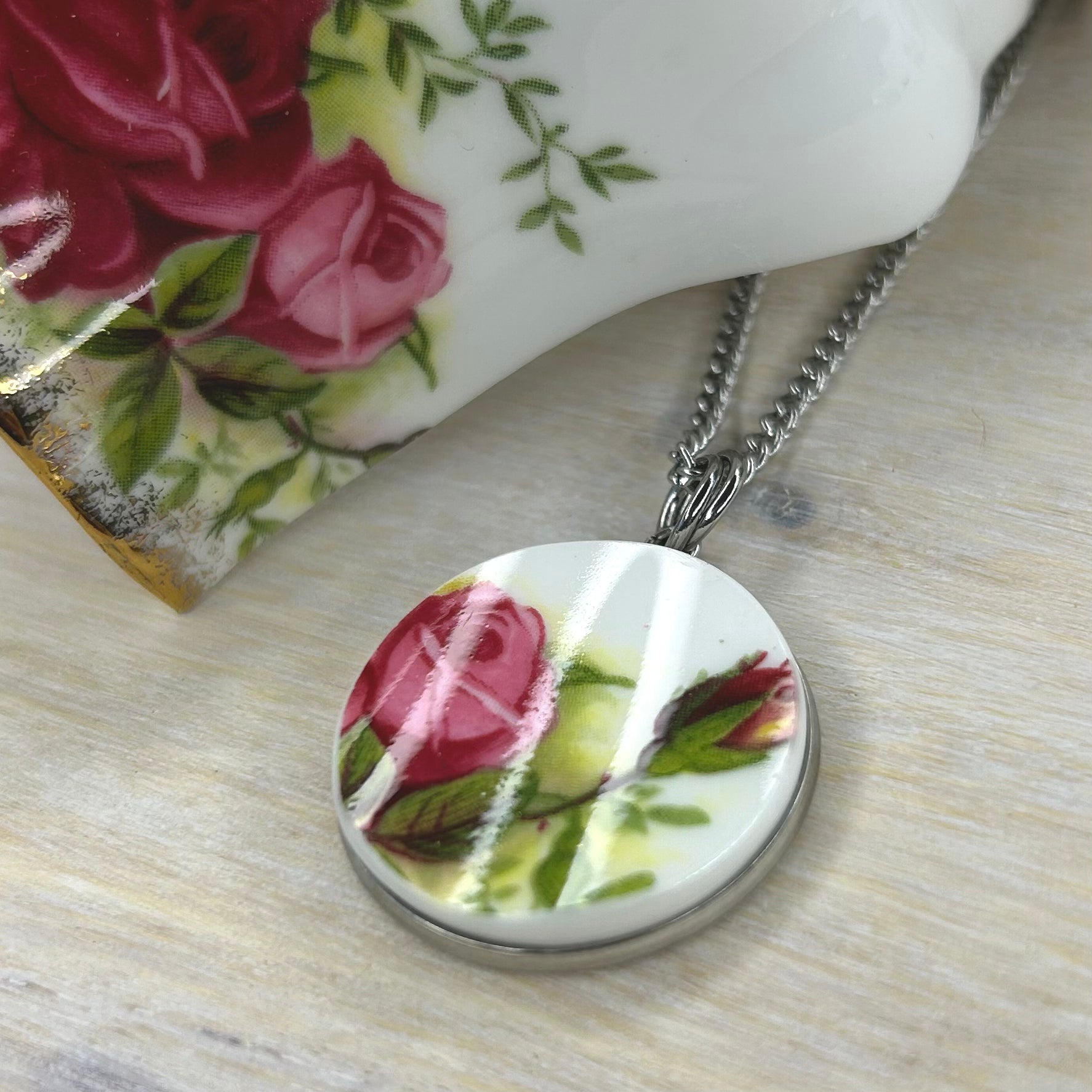 1962 Royal Albert ‘Old Country Roses’ Pendant Necklace S