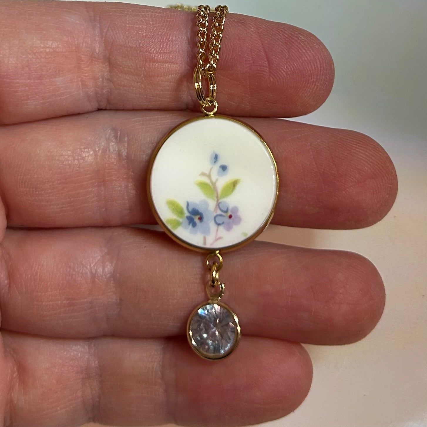 1947 Royal Albert ‘Moss Rose’ Pendant Necklace Y