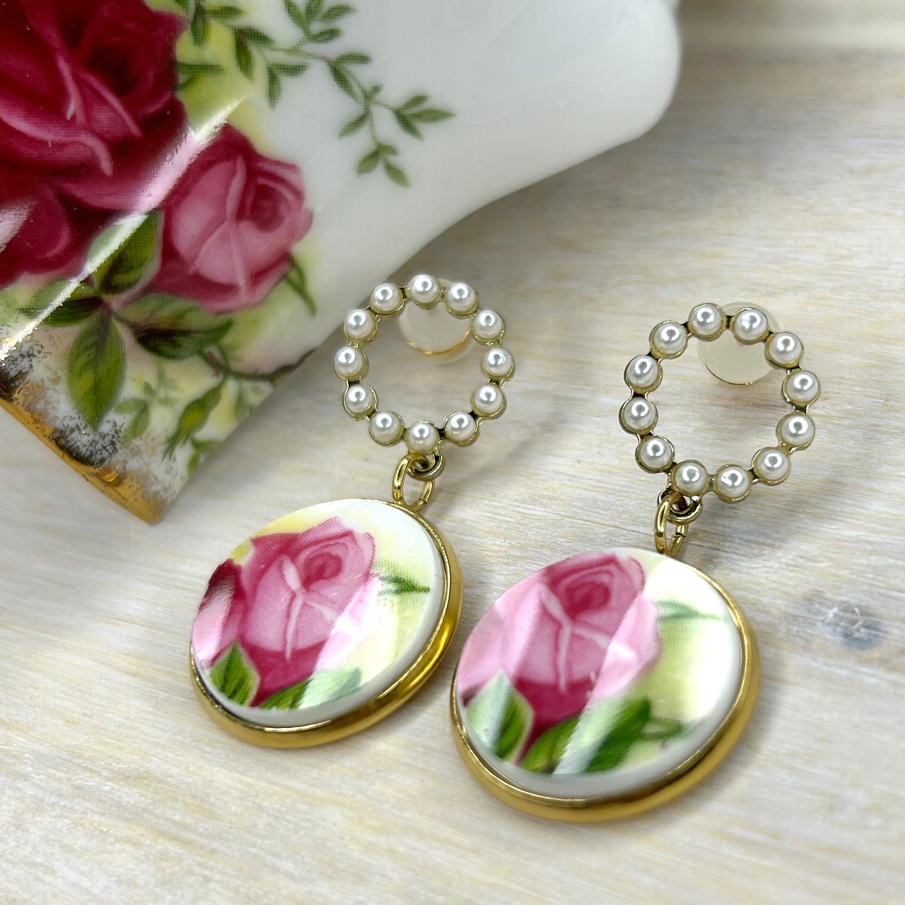 1962 Royal Albert ‘Old Country Roses’ Pearls Stud Earrings Y