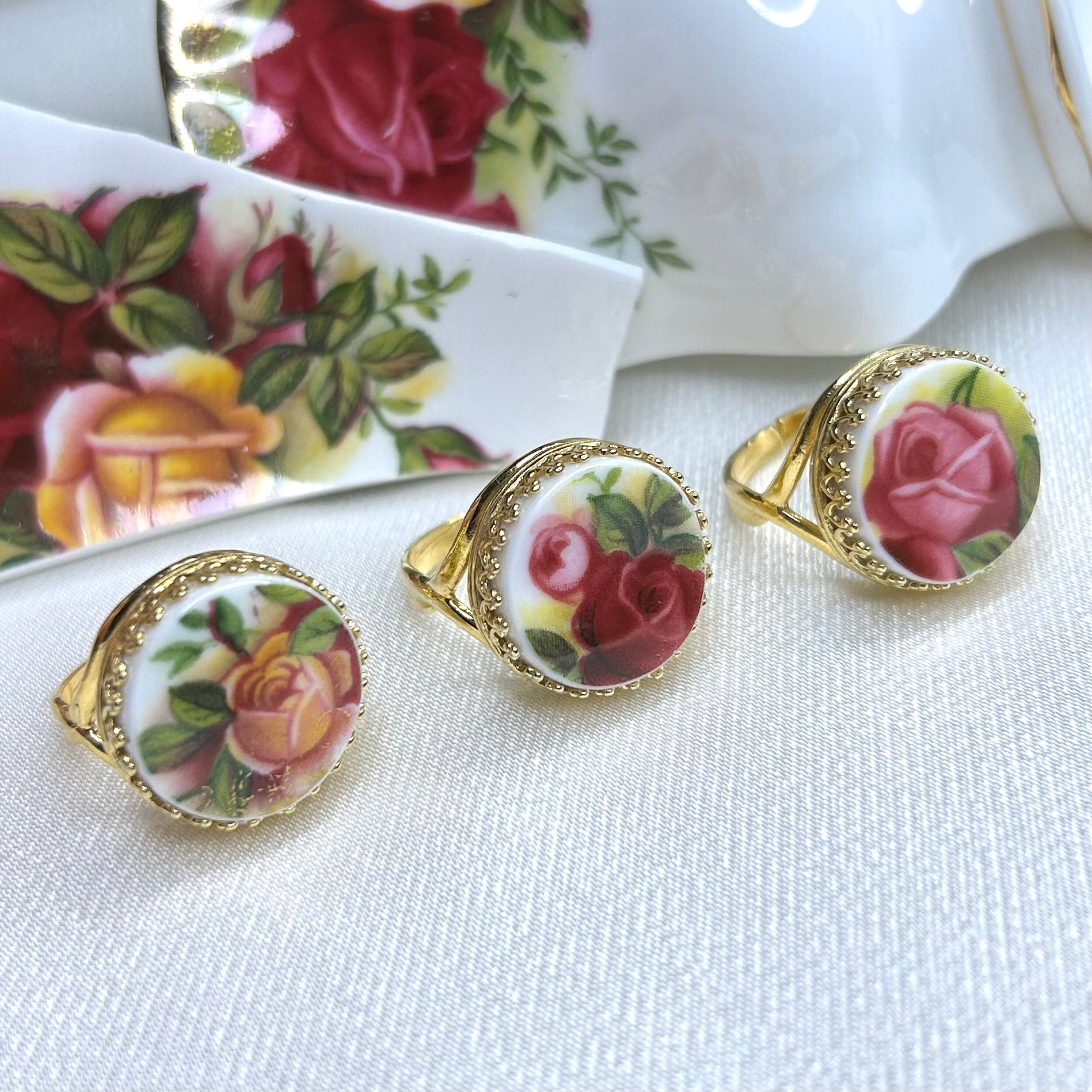 1962 Royal Albert ‘Old Country Roses’ Sterling Silver With Yellow Gold Plate Ring M