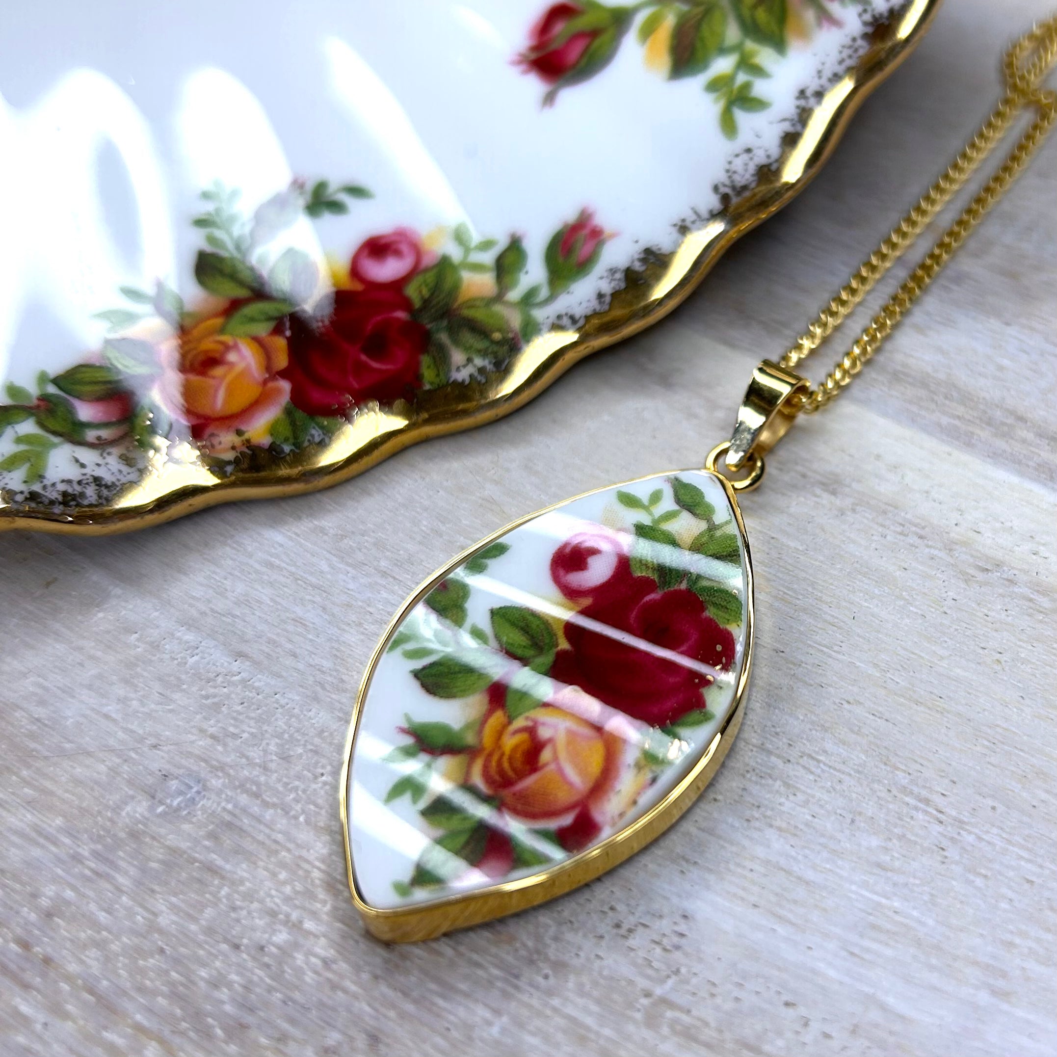9ct Yellow Gold Royal Albert ‘Old Country Roses’ Pendant Necklace