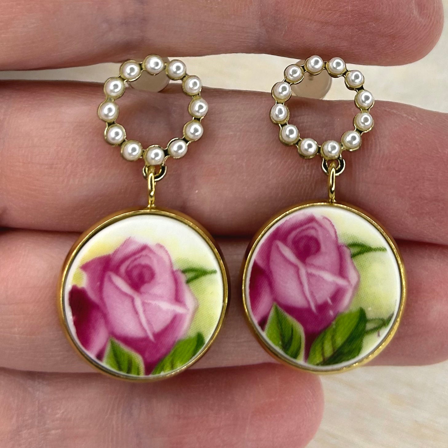 1962 Royal Albert ‘Old Country Roses’ Pearls Stud Earrings Y