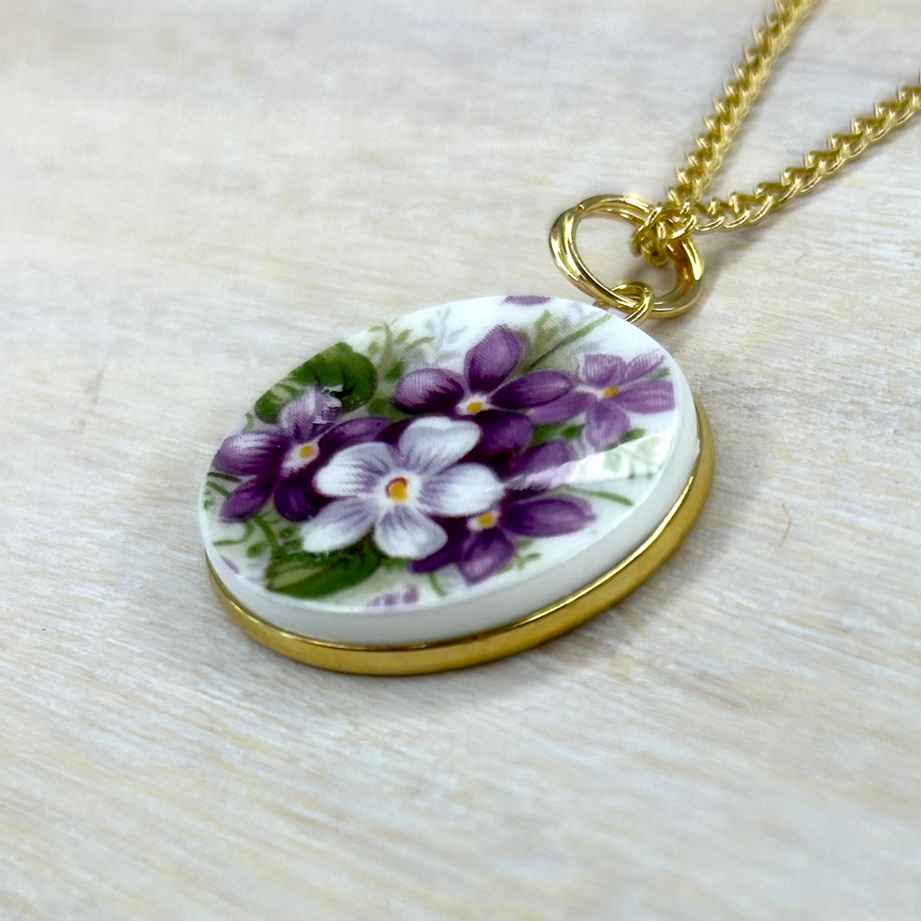 1966 Royal Albert ‘Sweet Violets’ Pendant Necklace Y