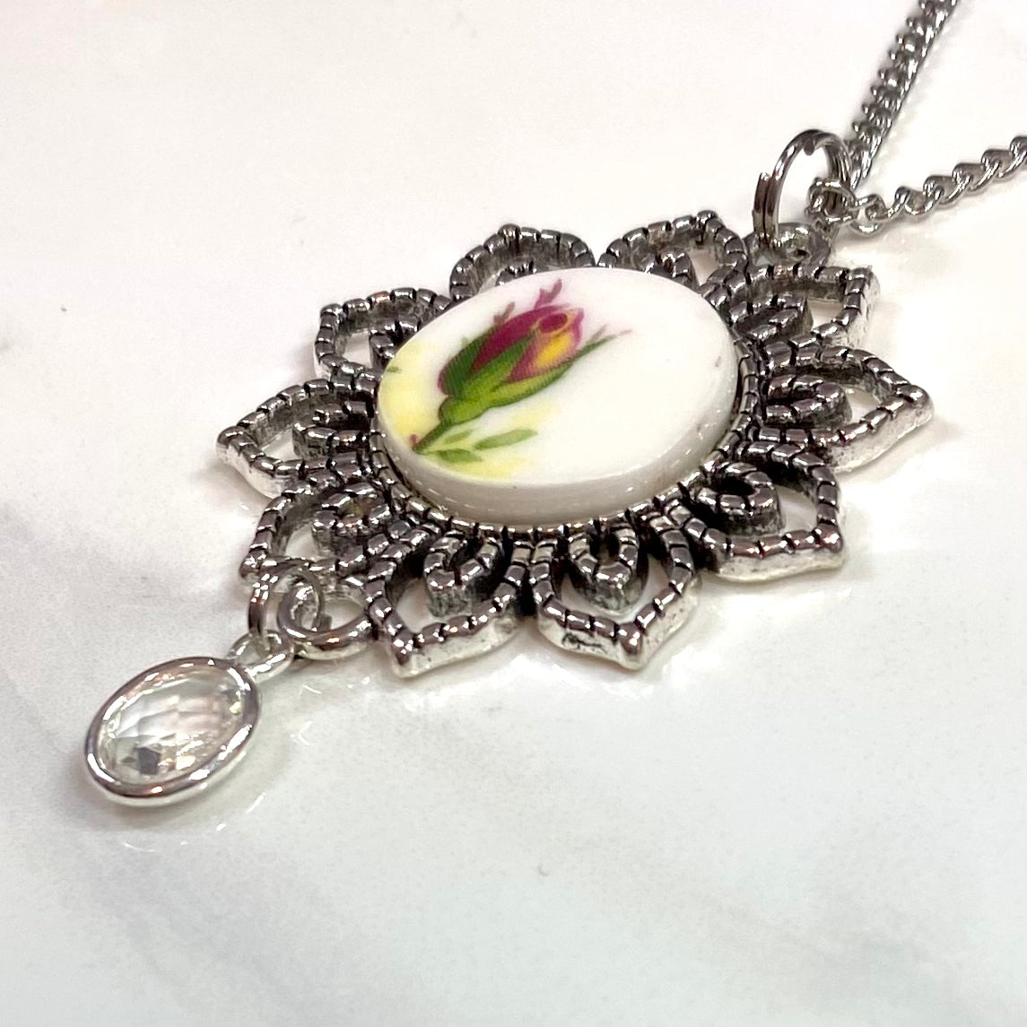 1962 Royal Albert ‘Old Country Roses’ Pendant Necklace