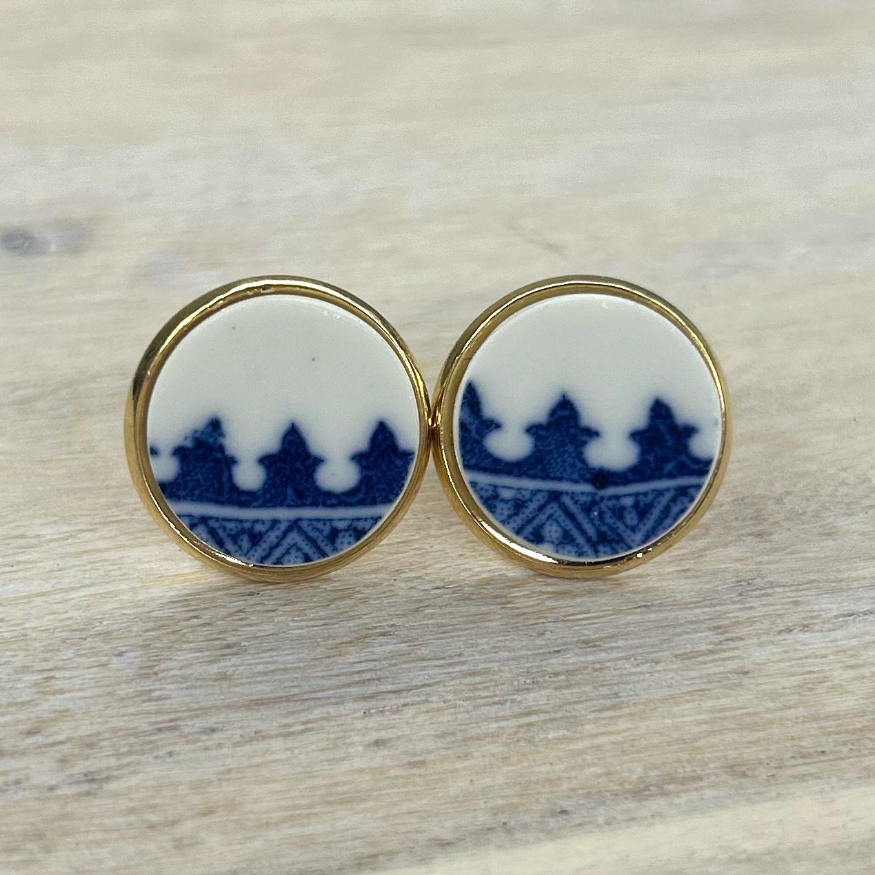 Wedgwood Studs Y