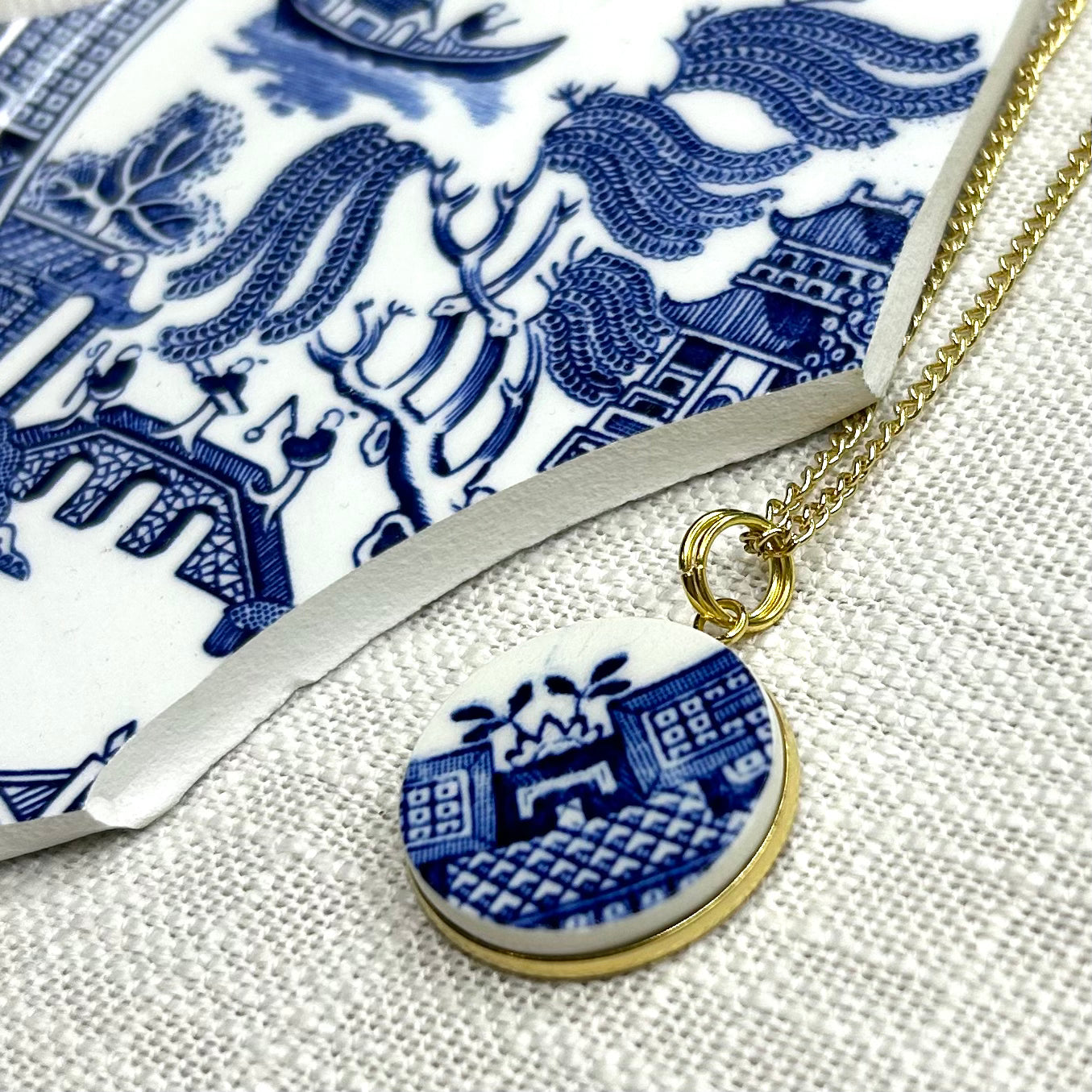 1960’s Churchill Blue Willow Pendant Necklace YM