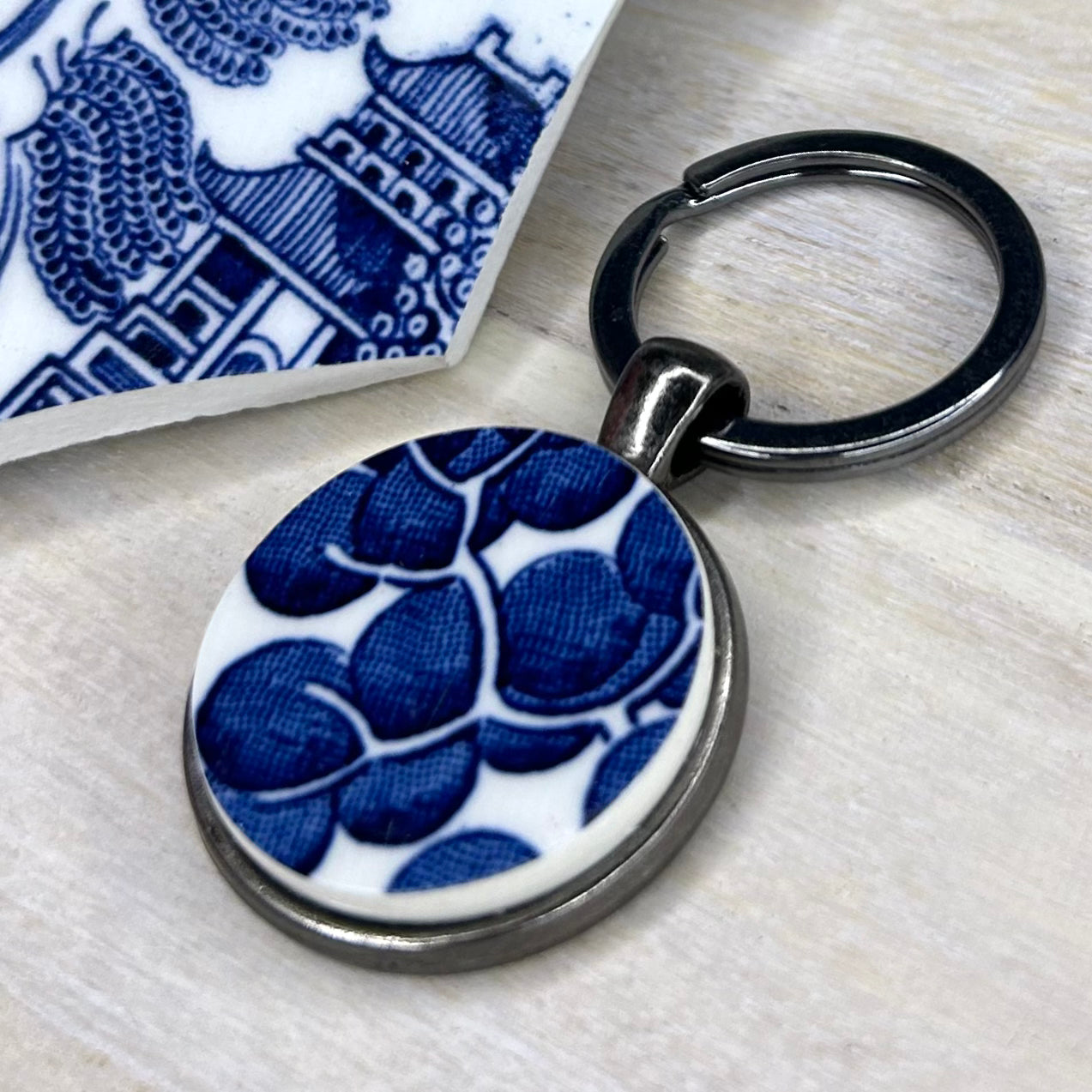 1960’s Churchill Blue Willow Keyring Keychain M