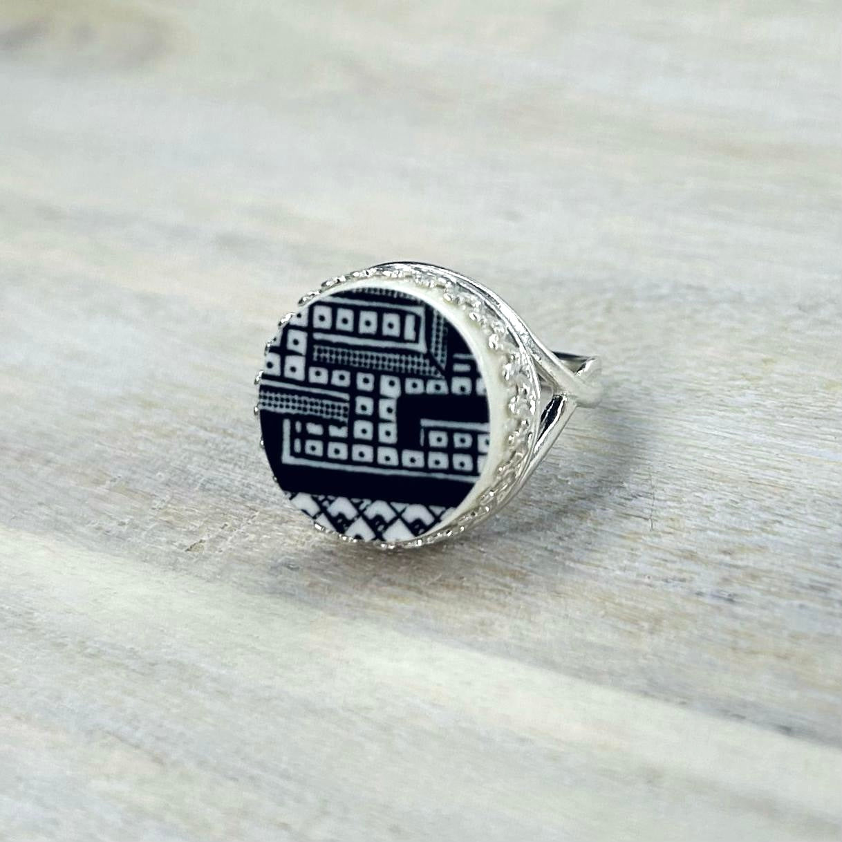 1980’s Sterling Silver Churchill ‘Midnight Willow’ Ring M