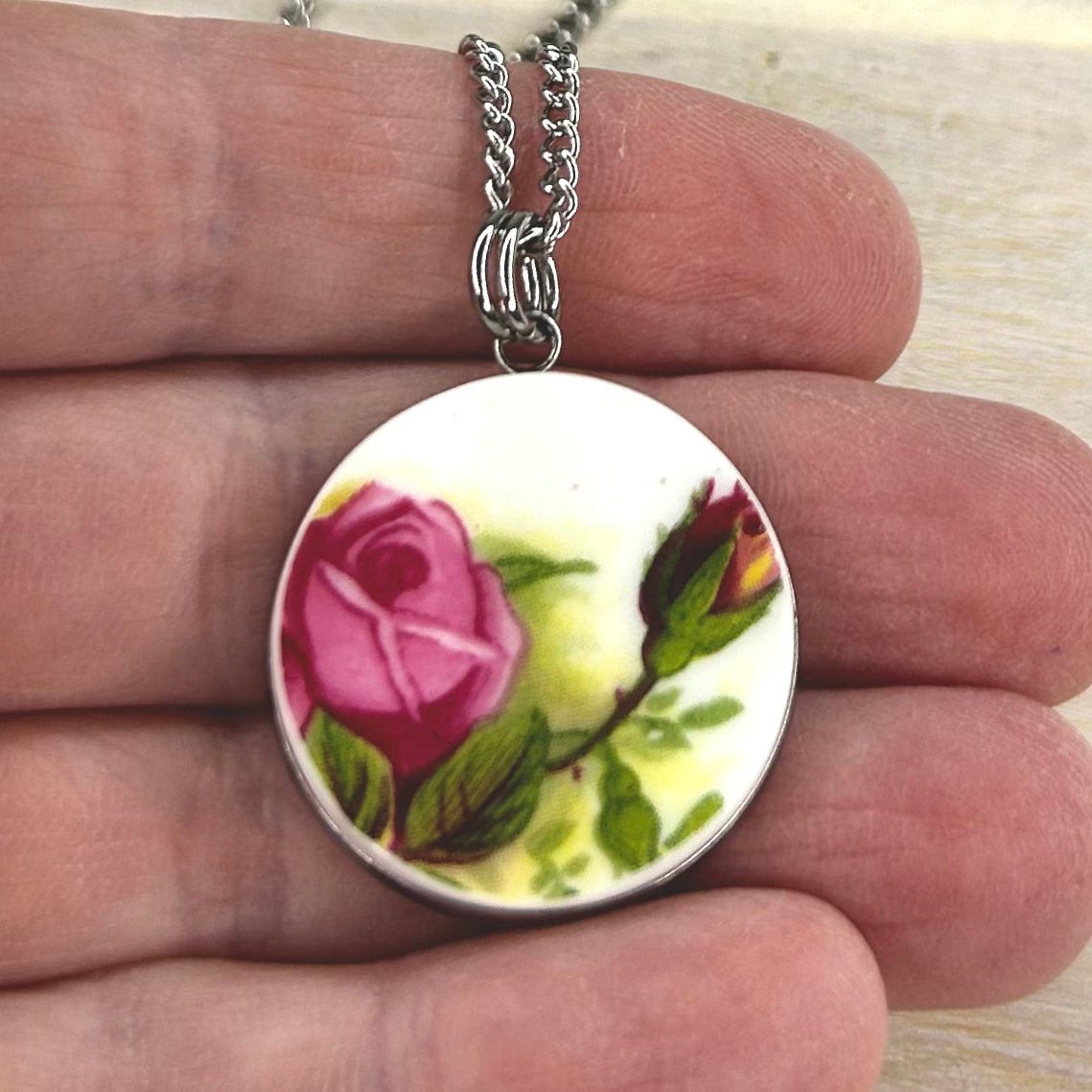 1962 Royal Albert ‘Old Country Roses’ Pendant Necklace S