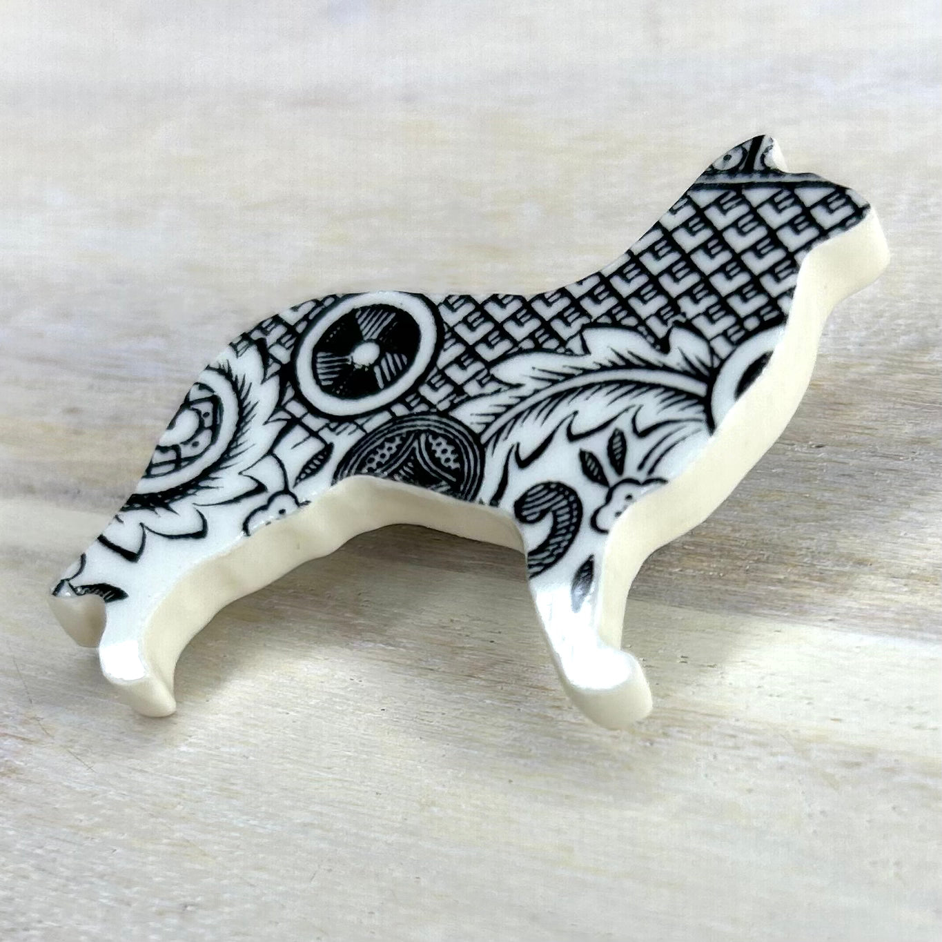 1980’s Churchill Midnight Willow Brooch Dog M
