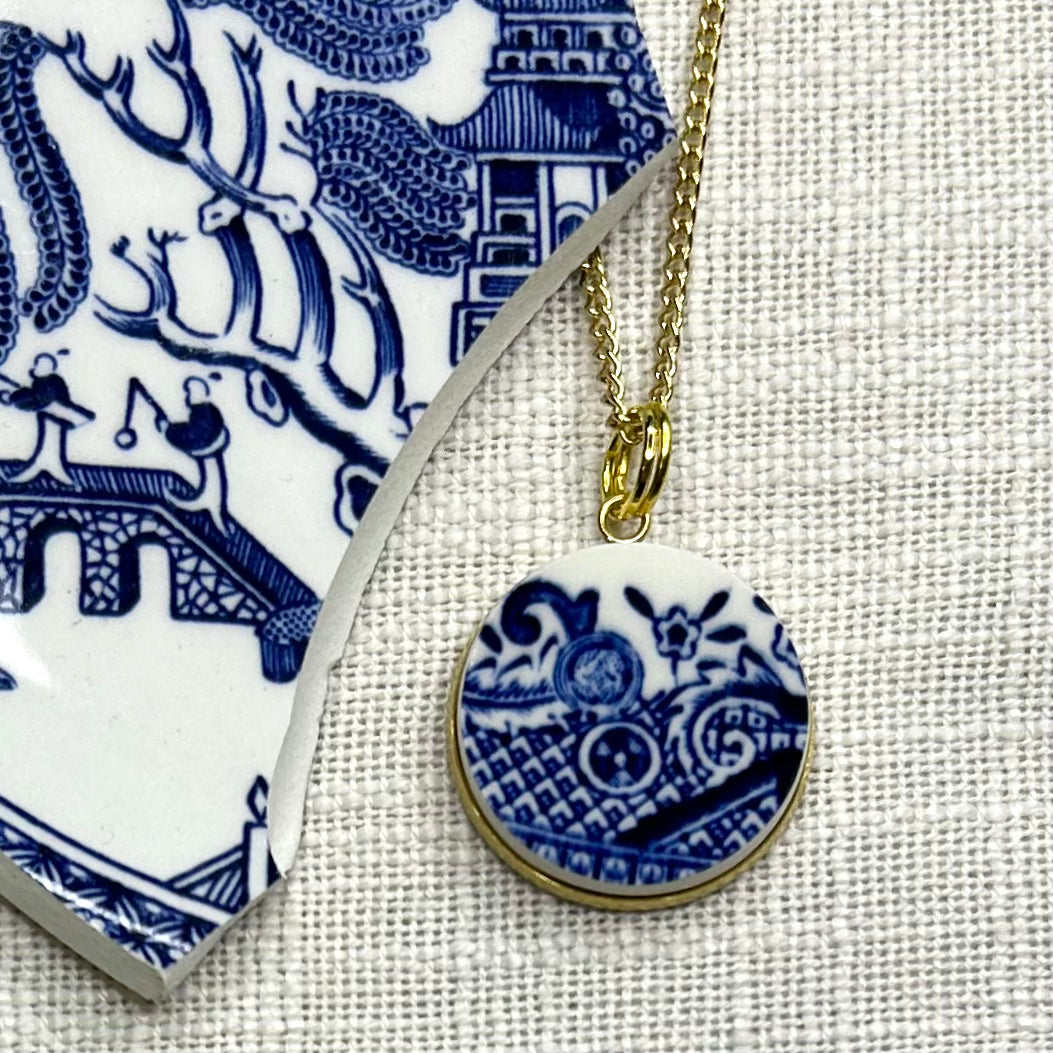 1960’s Churchill Blue Willow Pendant Necklace YM