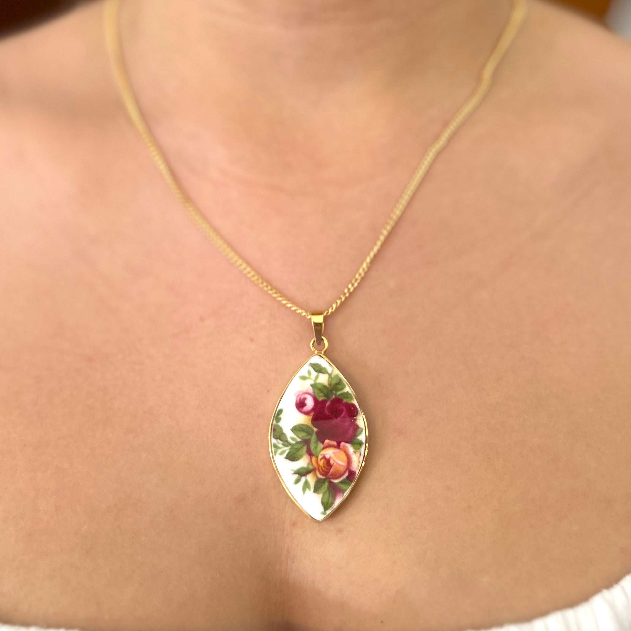 9ct Yellow Gold Royal Albert ‘Old Country Roses’ Pendant Necklace