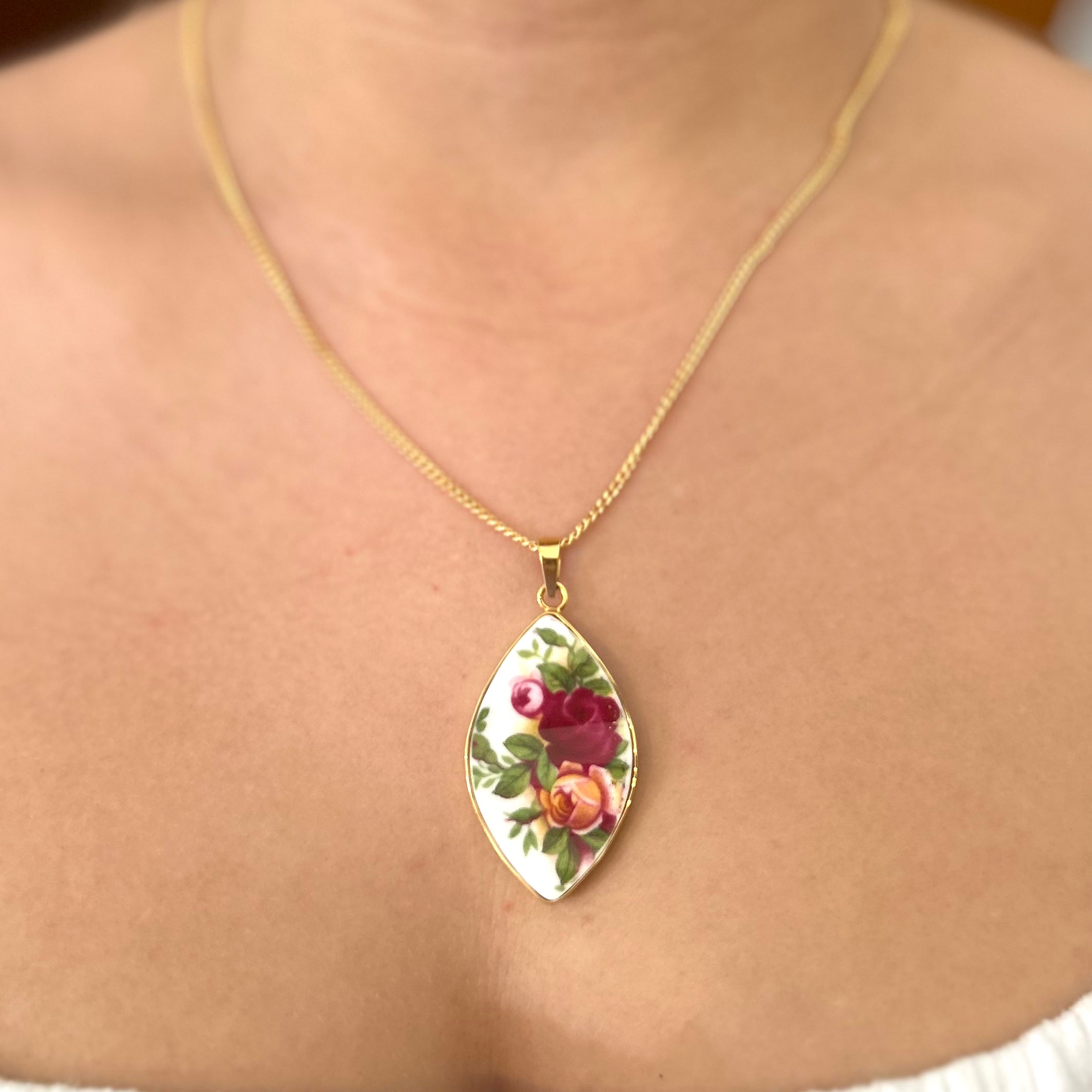 9ct Yellow Gold Royal Albert ‘Old Country Roses’ Pendant Necklace