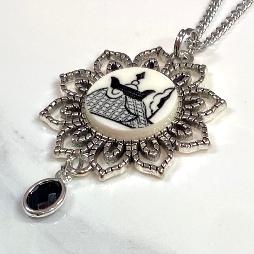 1980’s Churchill Midnight Willow Pendant Necklace