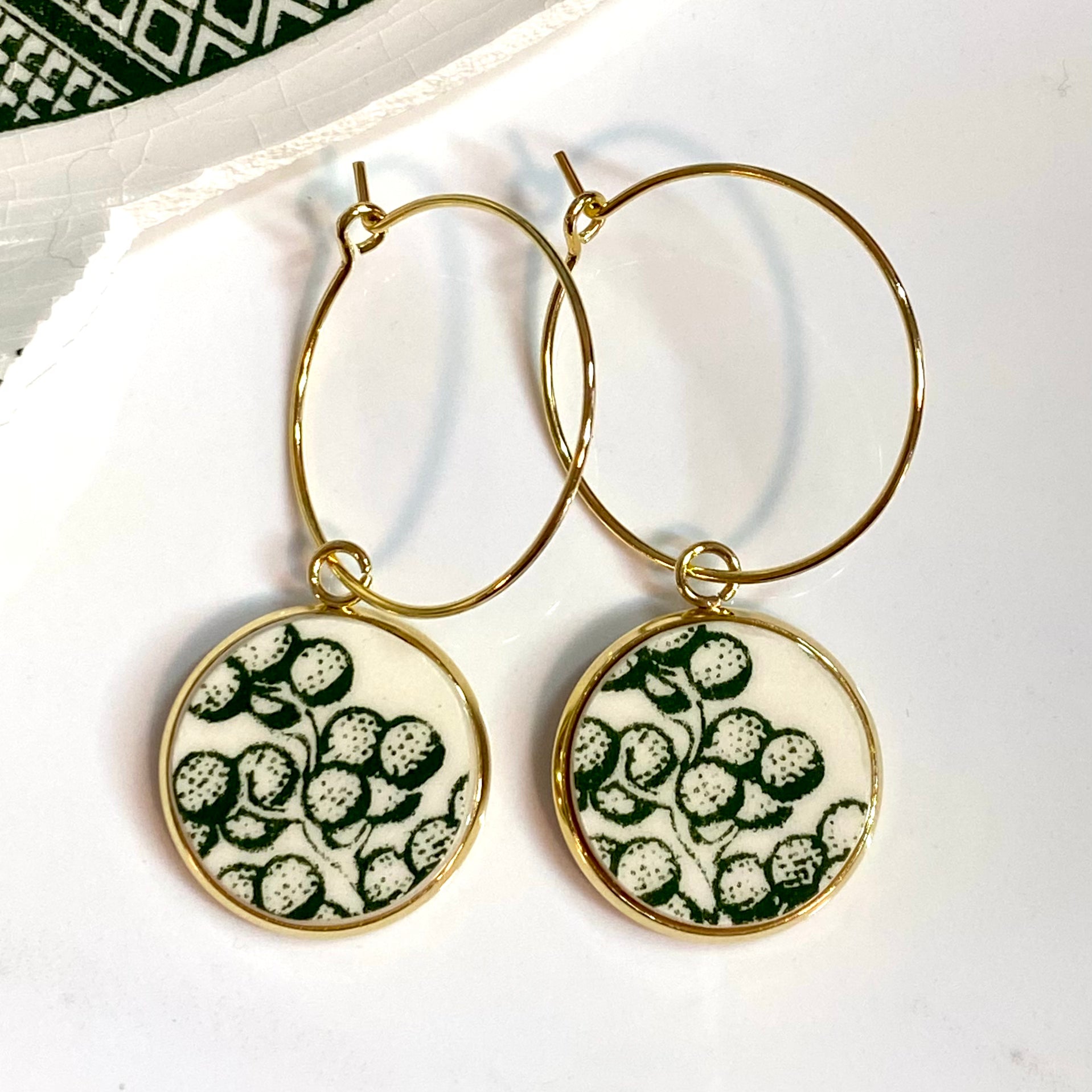 Green Willow Ware by Royal China Dangly Earrings Hoops YG