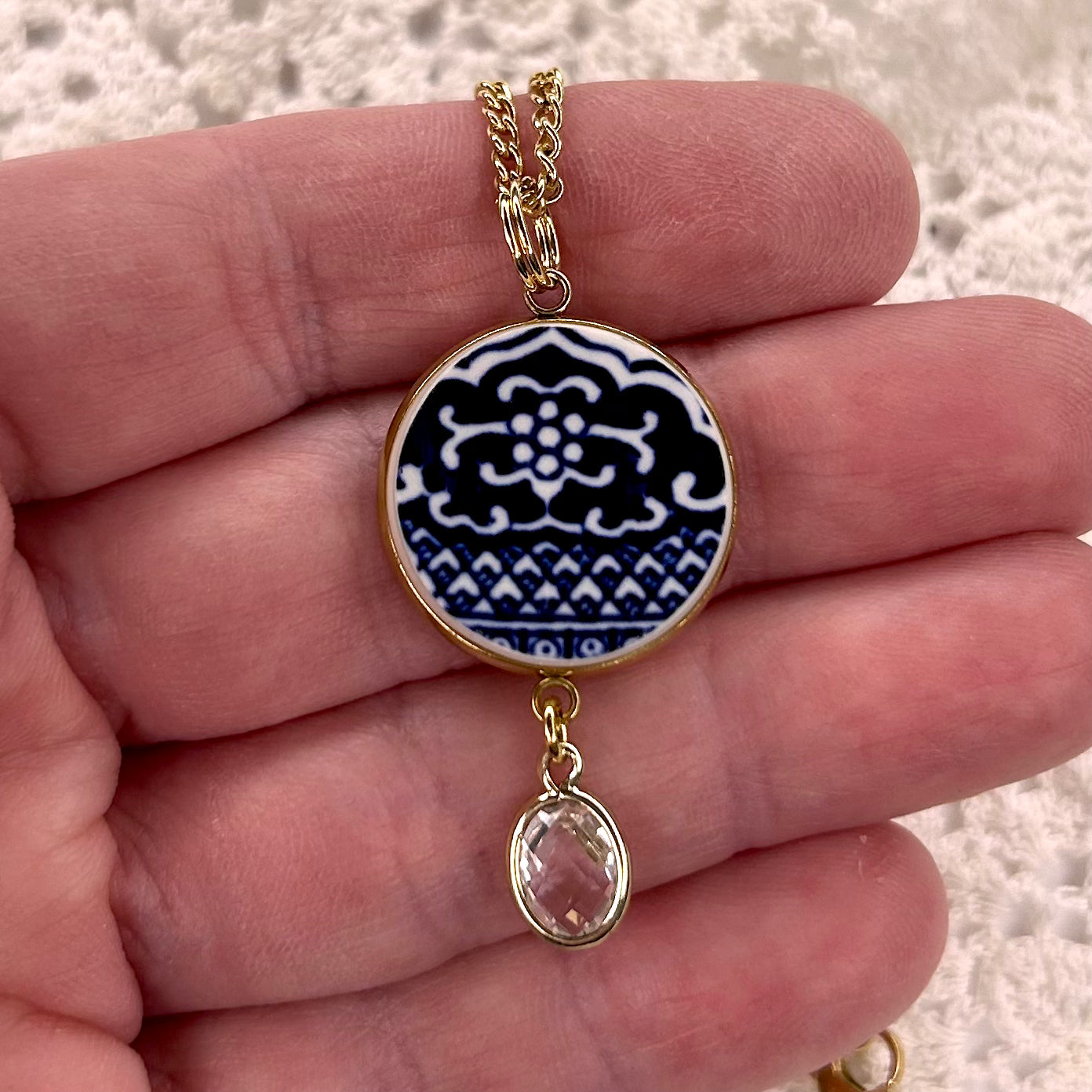 1960’s Churchill ‘Blue Willow’ Pendant Necklace YM