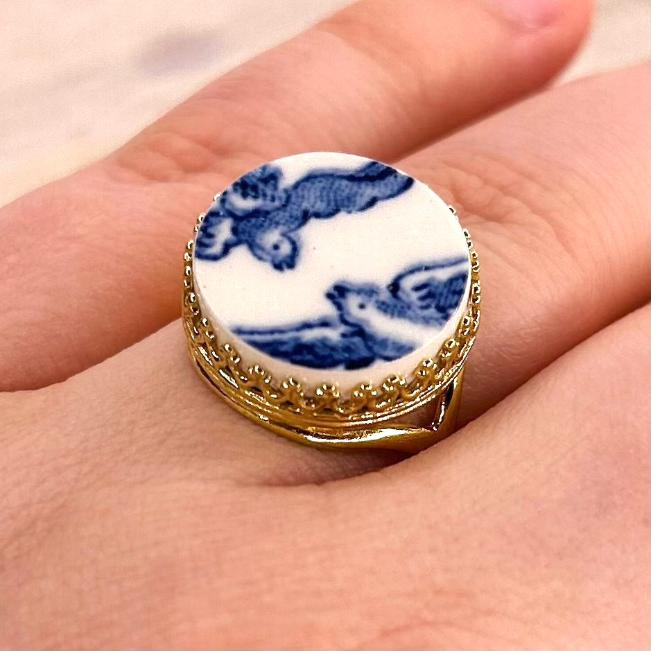 1960/70’s Yellow Gold plated over Sterling Silver Churchill ‘Blue Willow’ Ring