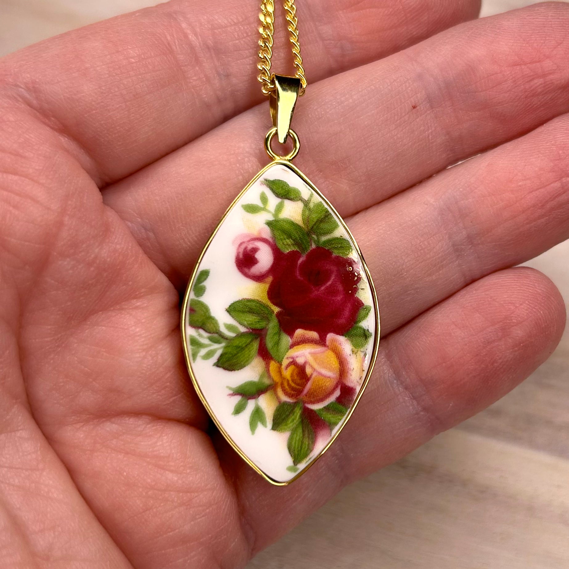 9ct Yellow Gold Royal Albert ‘Old Country Roses’ Pendant Necklace