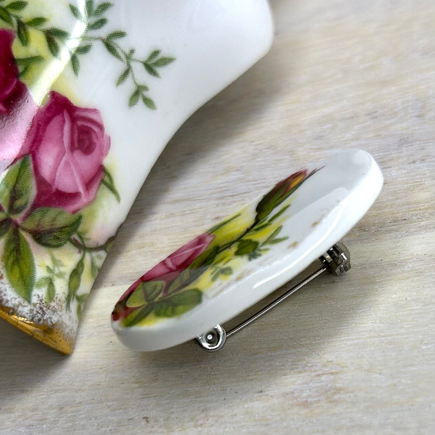 40% off! 1962 Royal Albert ‘Old Country Roses’ Brooch M