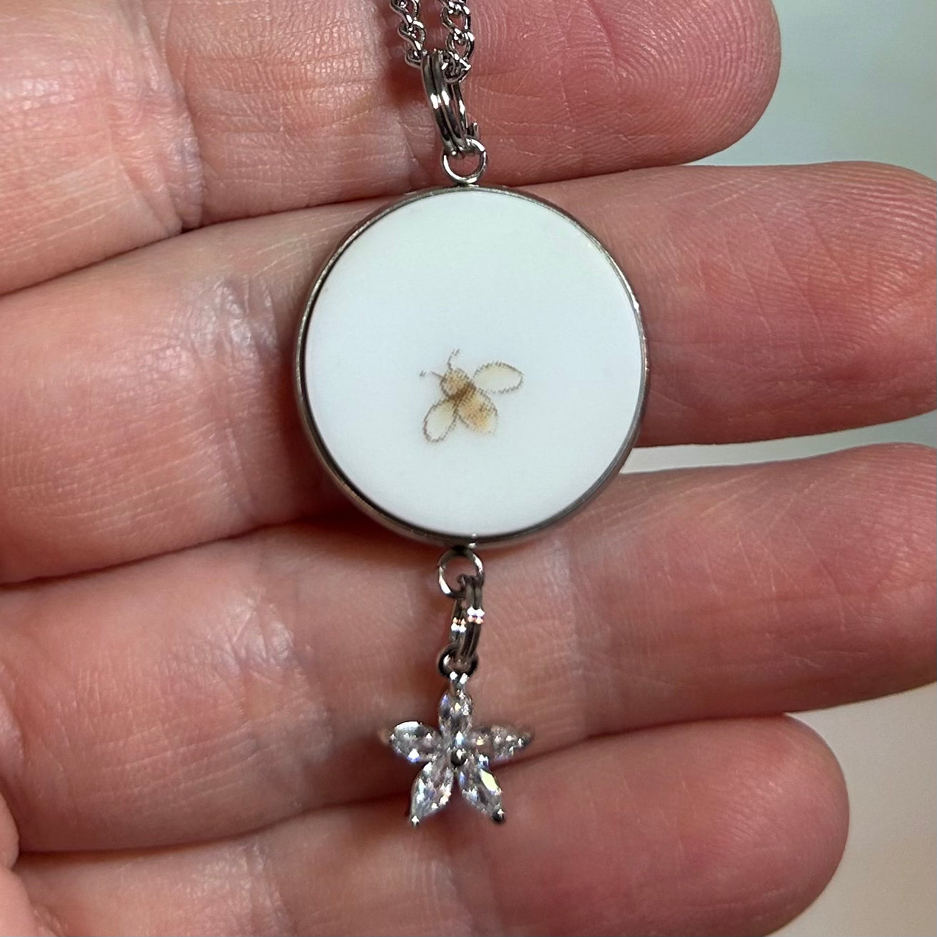 2000’s Bee Pendant Necklace S