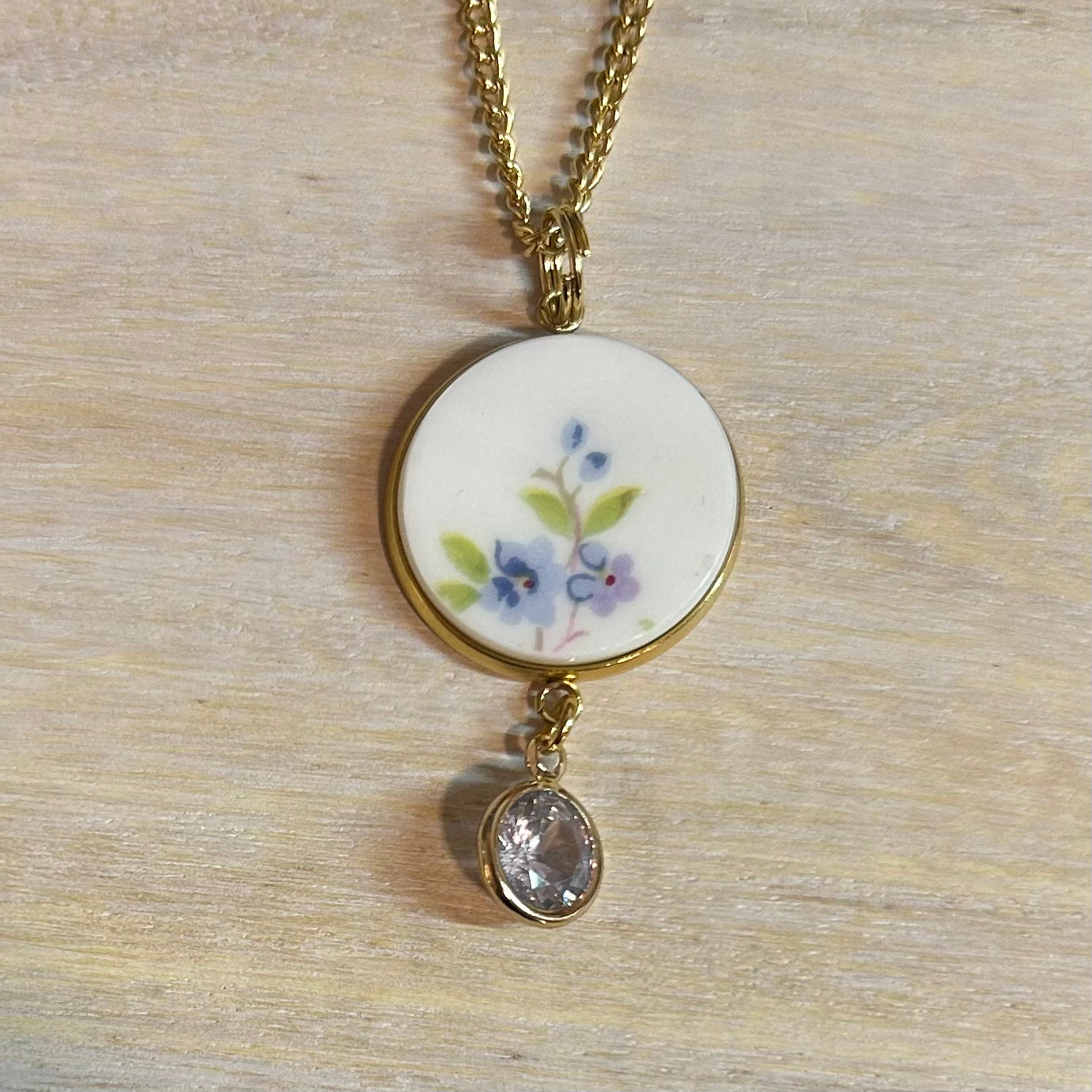 1947 Royal Albert ‘Moss Rose’ Pendant Necklace Y