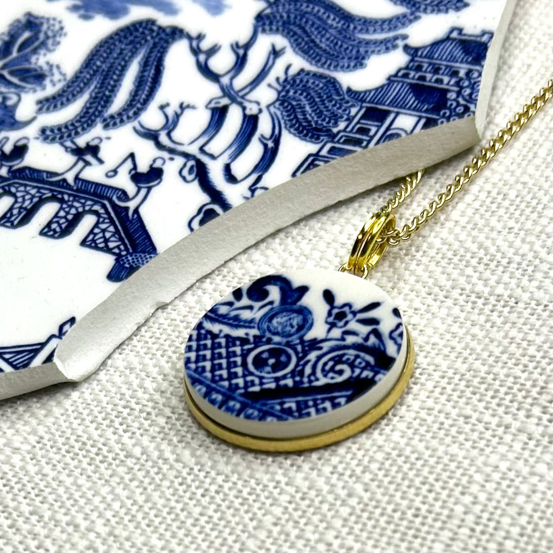 1960’s Churchill Blue Willow Pendant Necklace YM