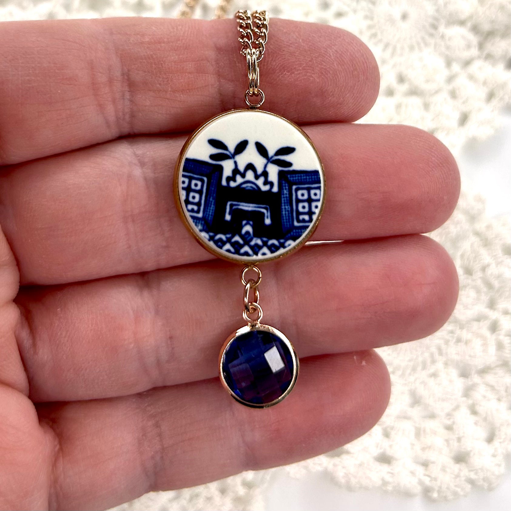 1960’s Churchill Blue Willow Pendant Necklace RG