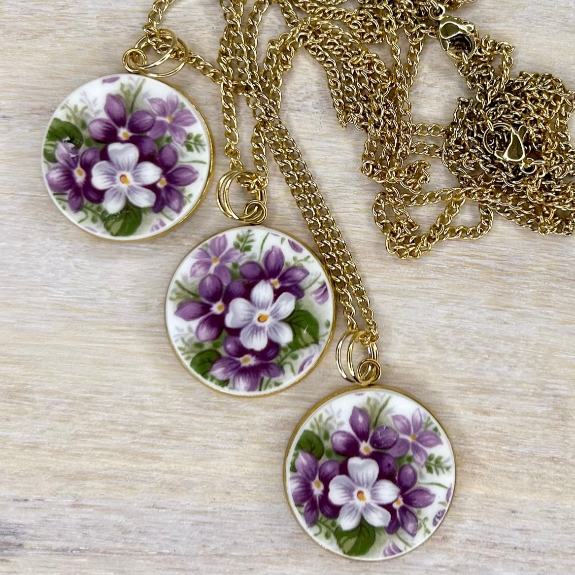 1966 Royal Albert ‘Sweet Violets’ Pendant Necklace Y