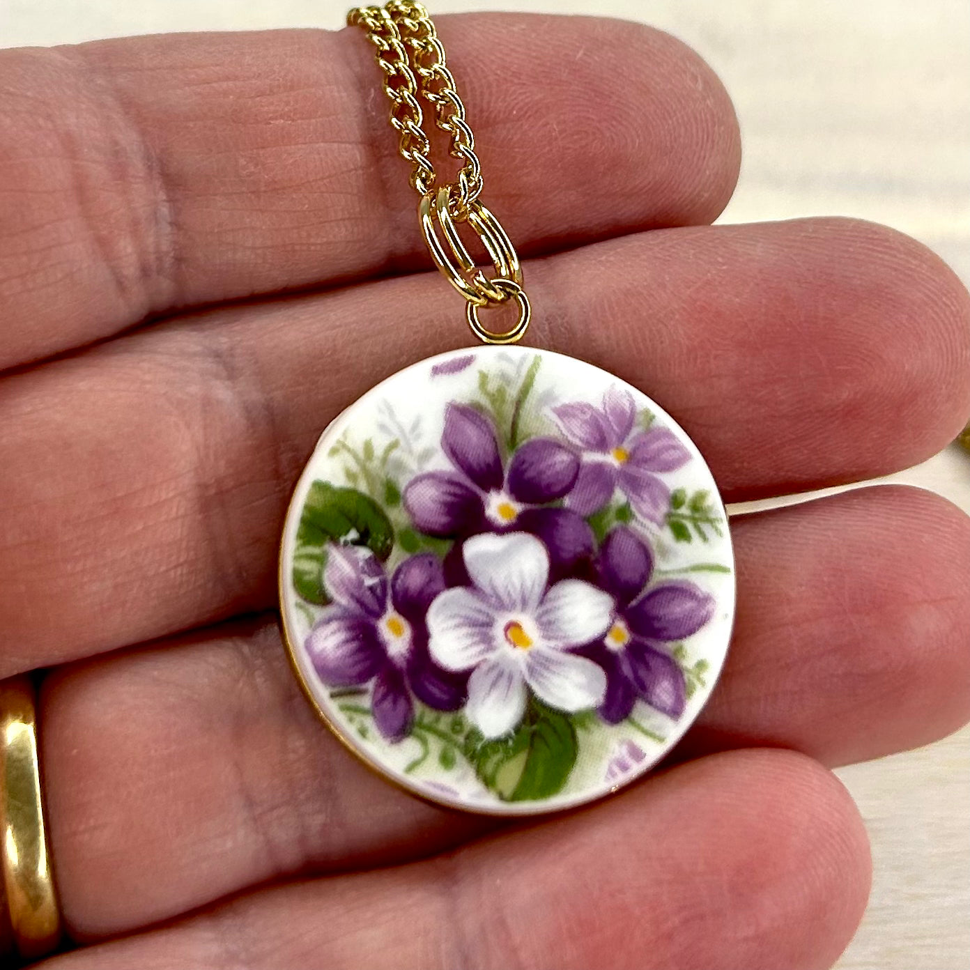 1966 Royal Albert ‘Sweet Violets’ Pendant Necklace Y1M