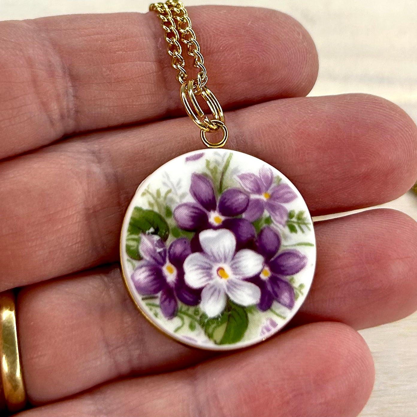 1966 Royal Albert ‘Sweet Violets’ Pendant Necklace Y