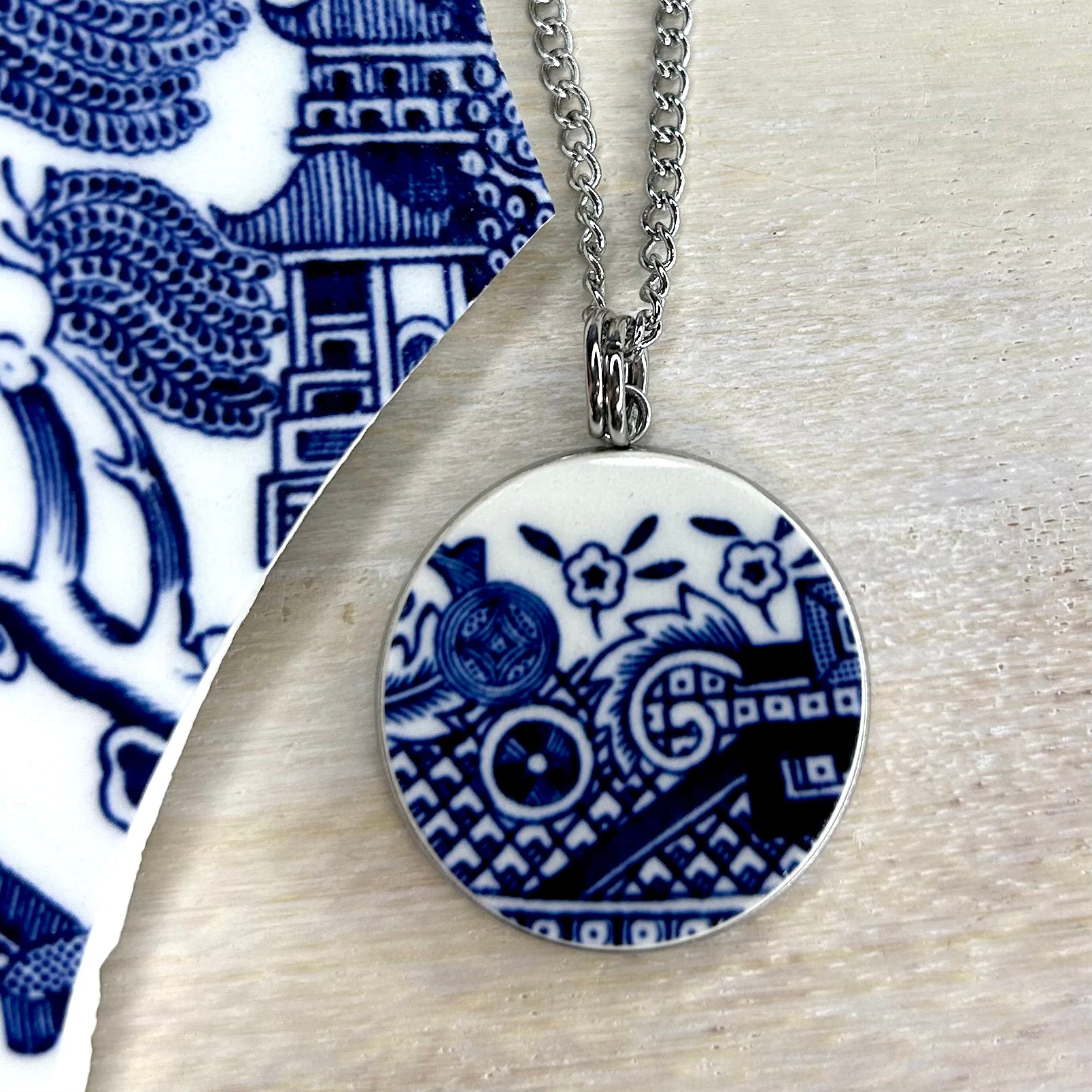 1960/70’s Blue Willow Pendant Necklace S