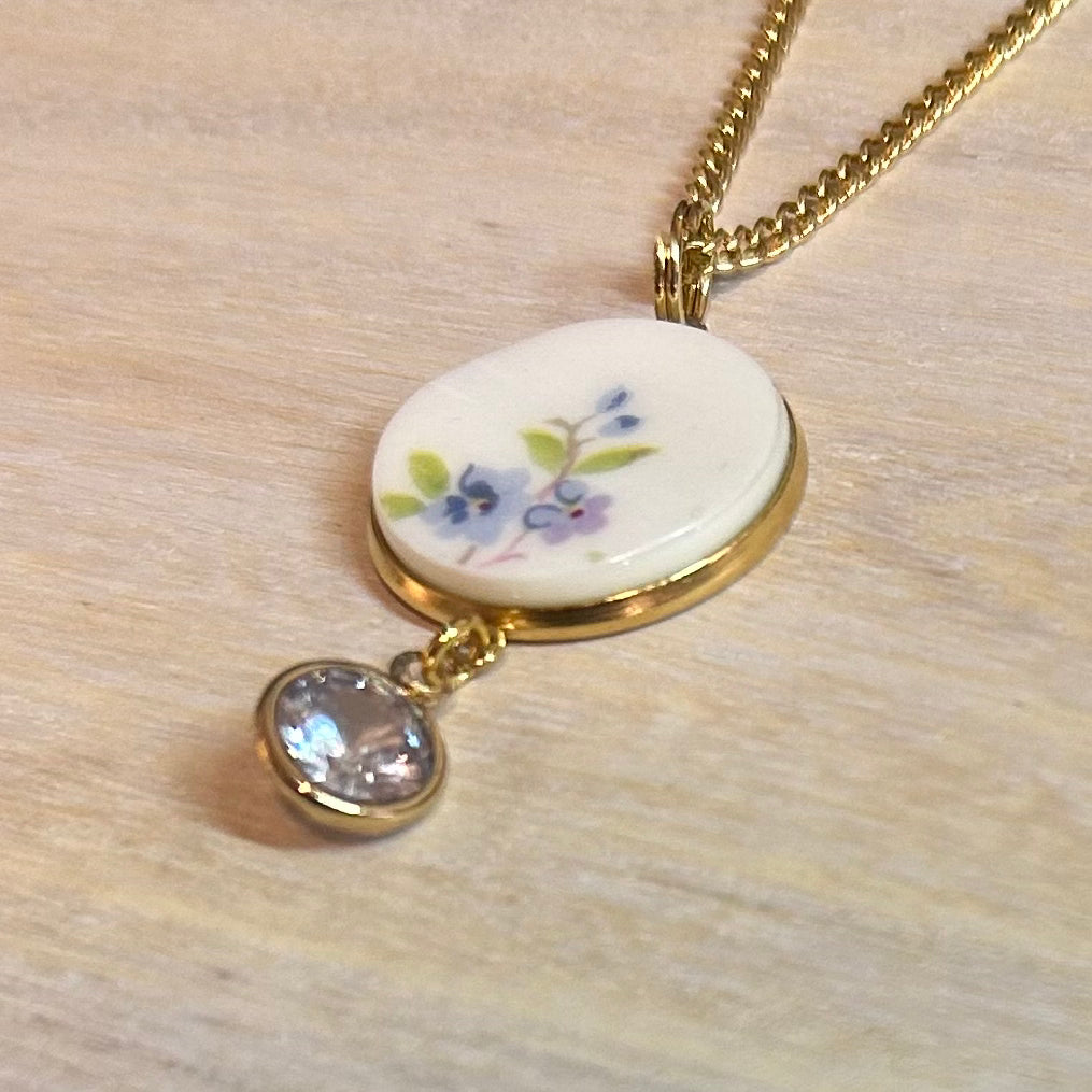 1947 Royal Albert ‘Moss Rose’ Pendant Necklace Y