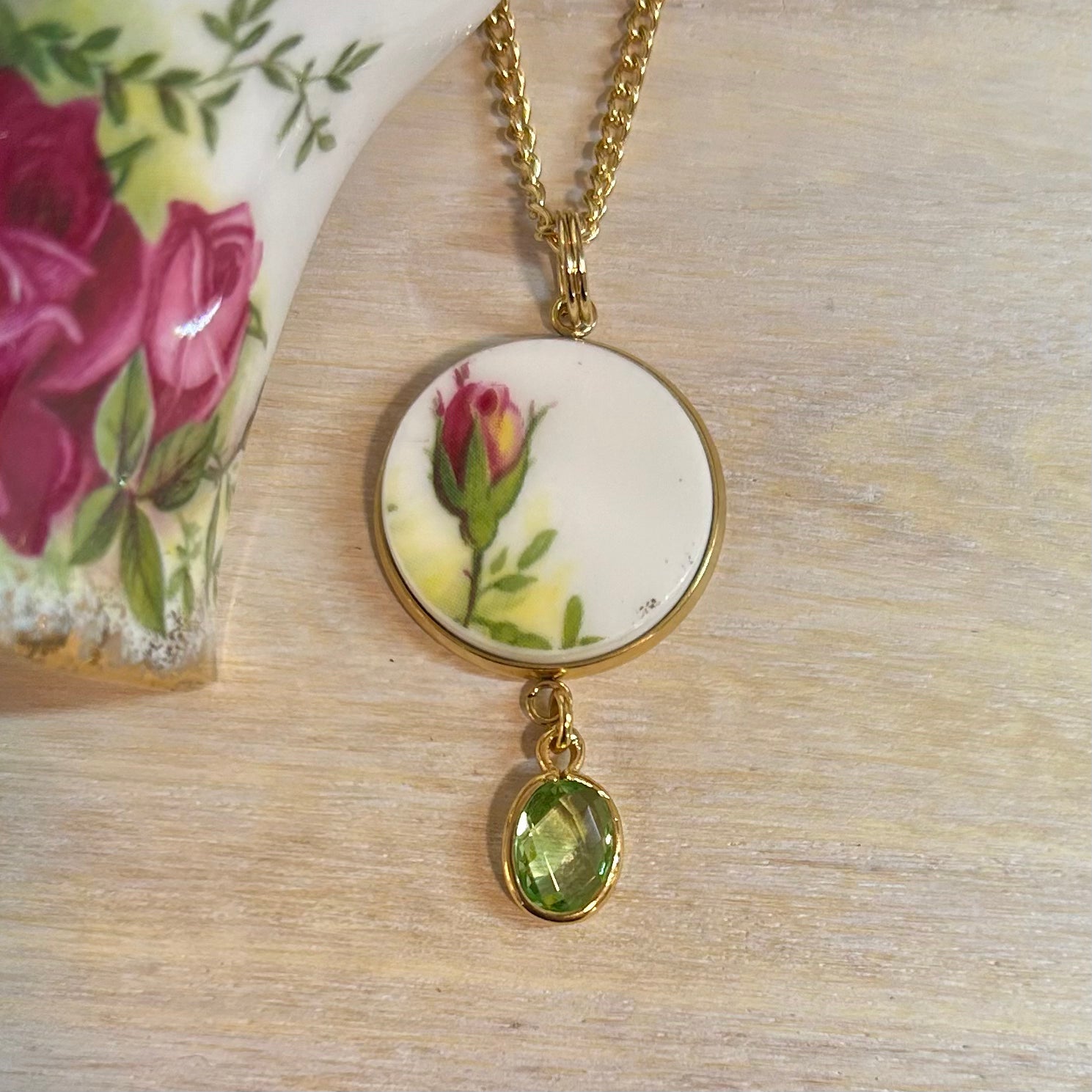 1962 Royal Albert ‘Old Country Roses’ Pendant Necklace Y