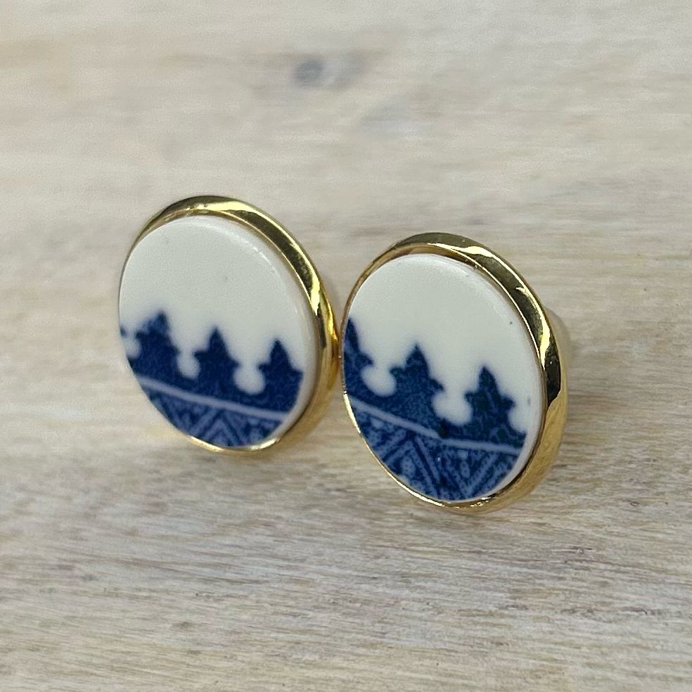 Wedgwood Studs Y