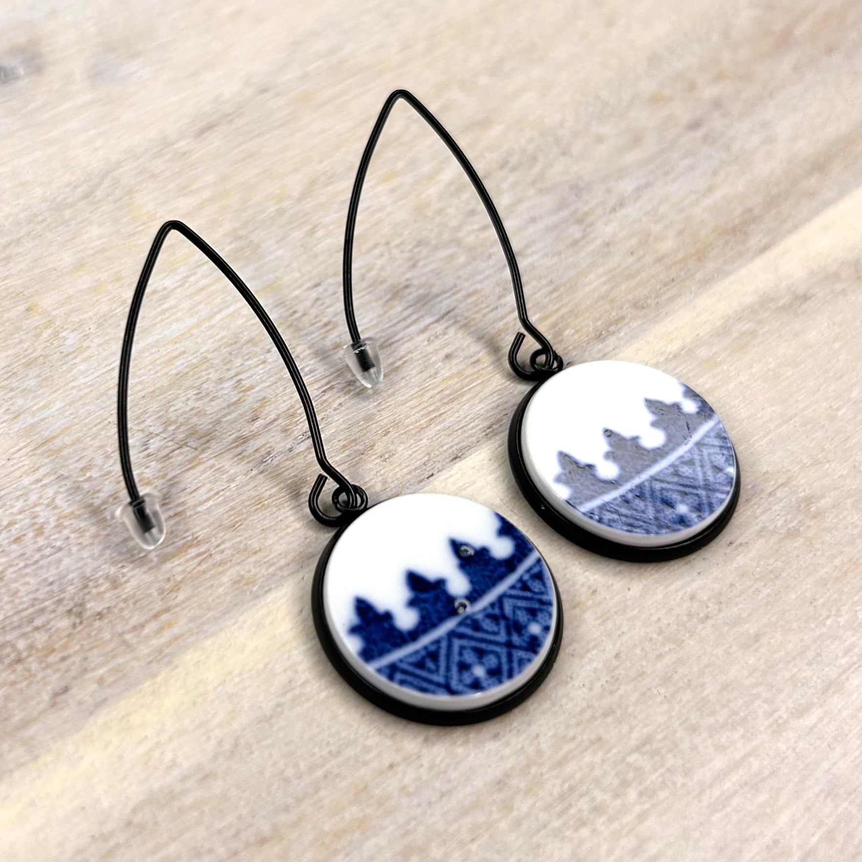 1950’s Wedgwood Hooks Dangly Earrings B