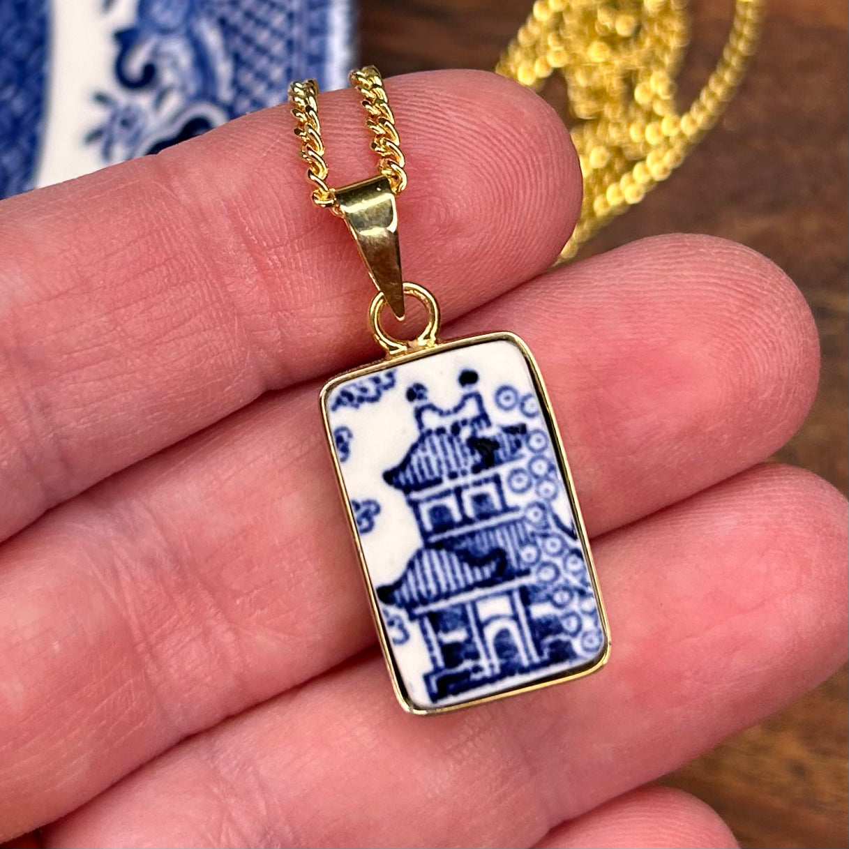 9ct Solid Yellow Gold Blue Willow Pendant Necklace