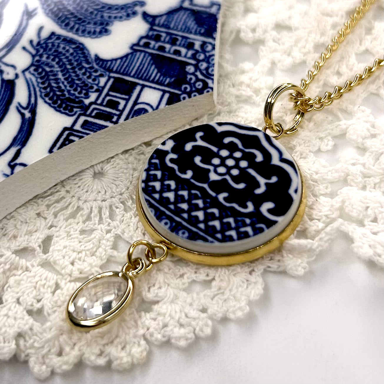 1960’s Churchill ‘Blue Willow’ Pendant Necklace YM
