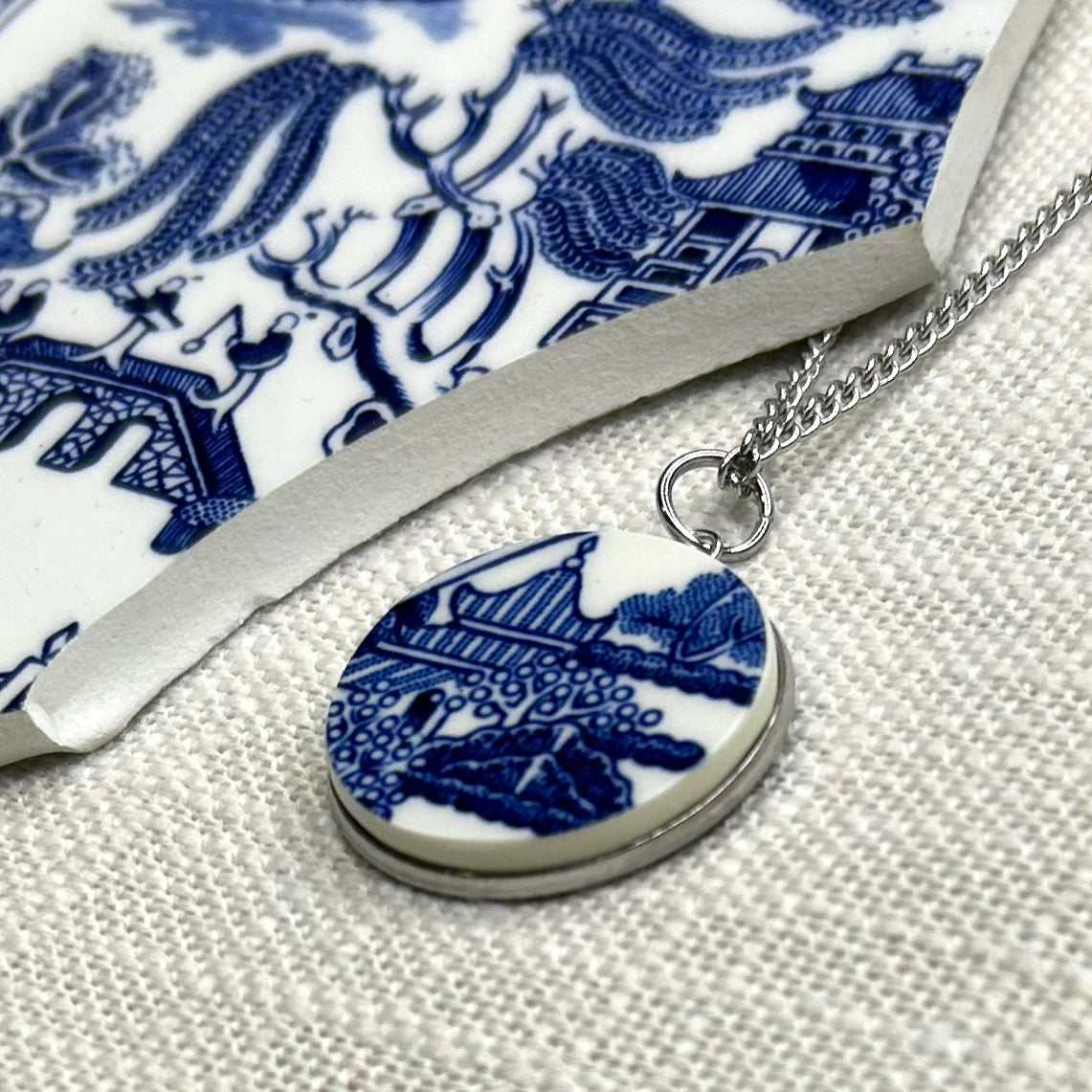 1960’s Churchill Blue Willow Pendant Necklace SM