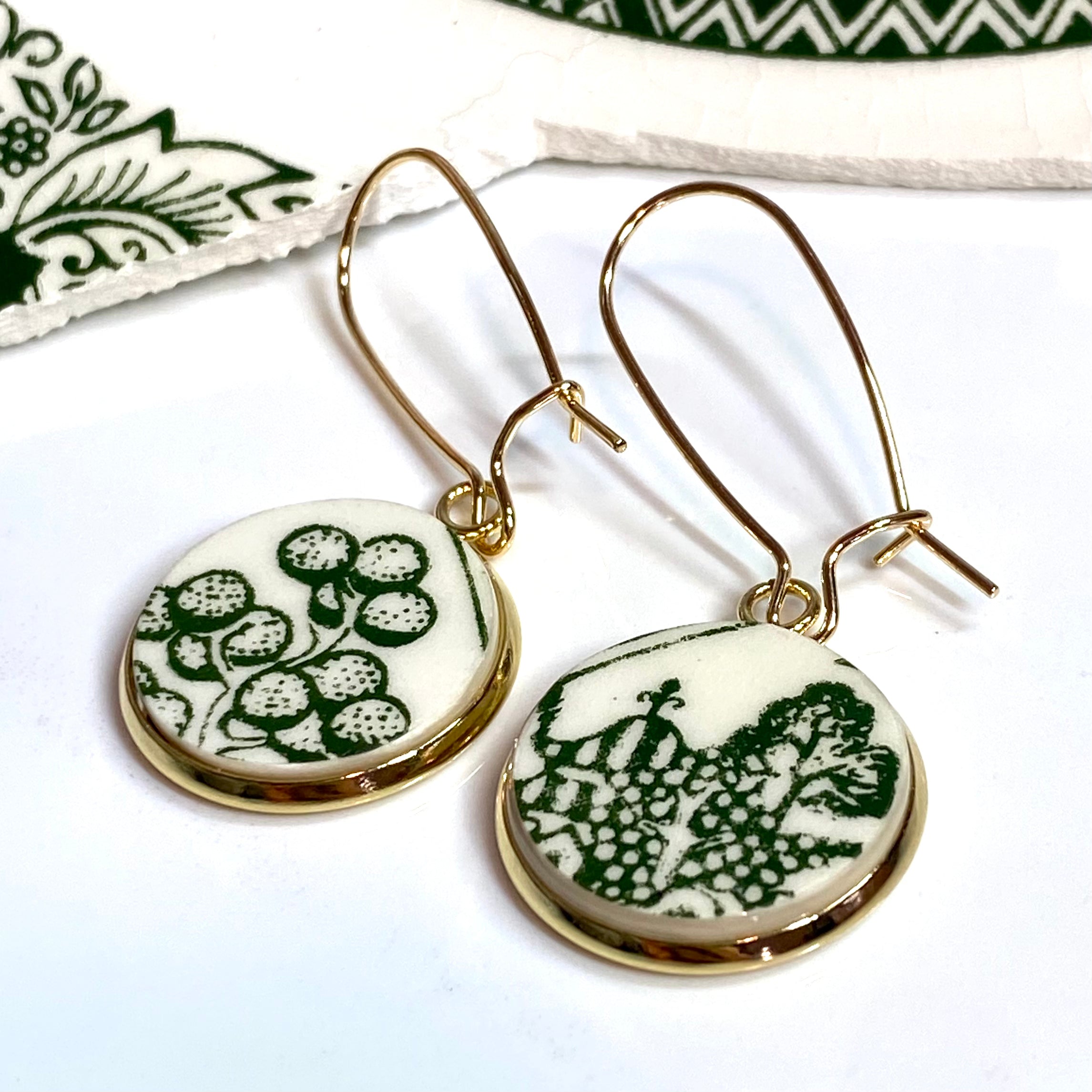 Green Willow Ware by Royal China Dangly Earrings Kidney Wire YG
