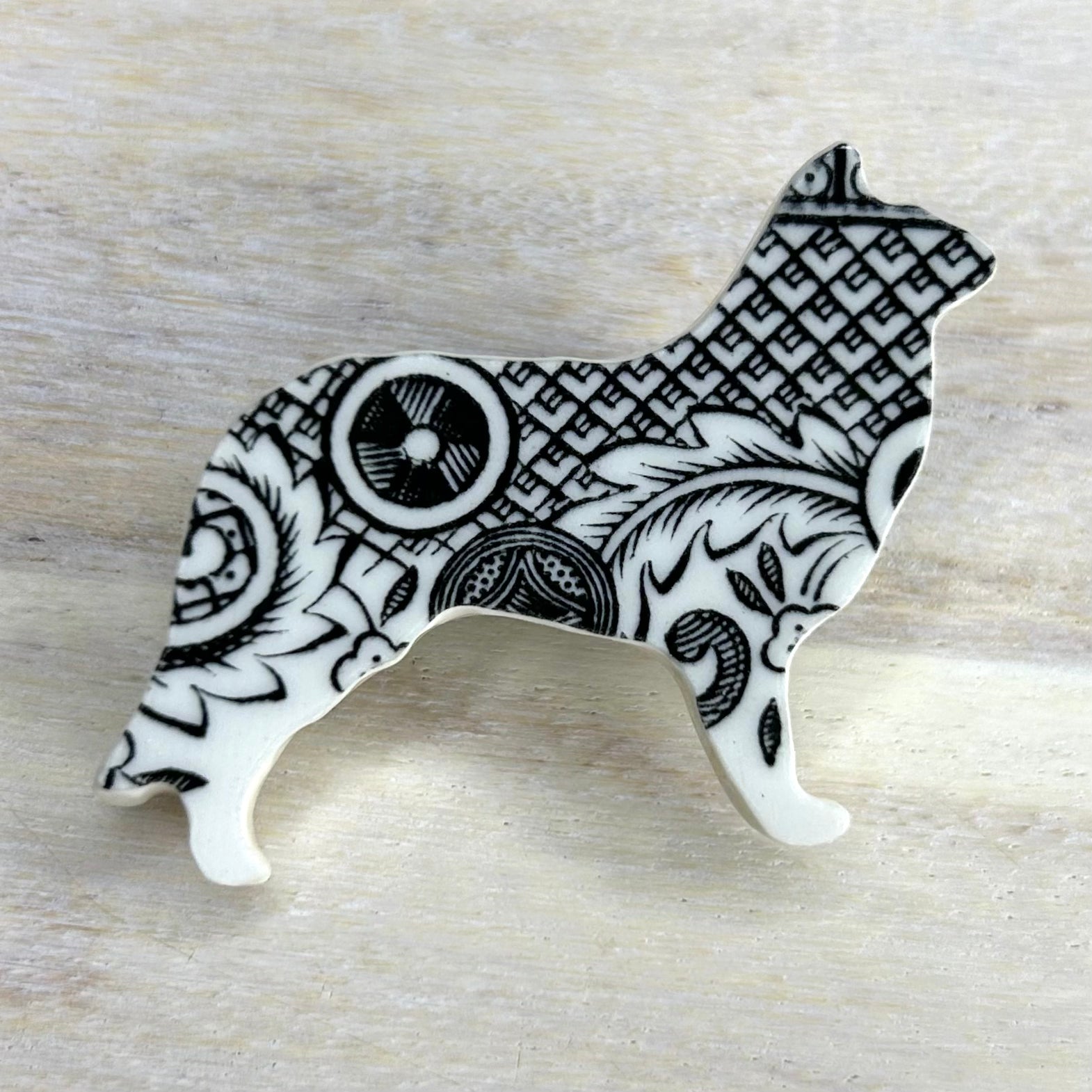 1980’s Churchill Midnight Willow Brooch Dog M