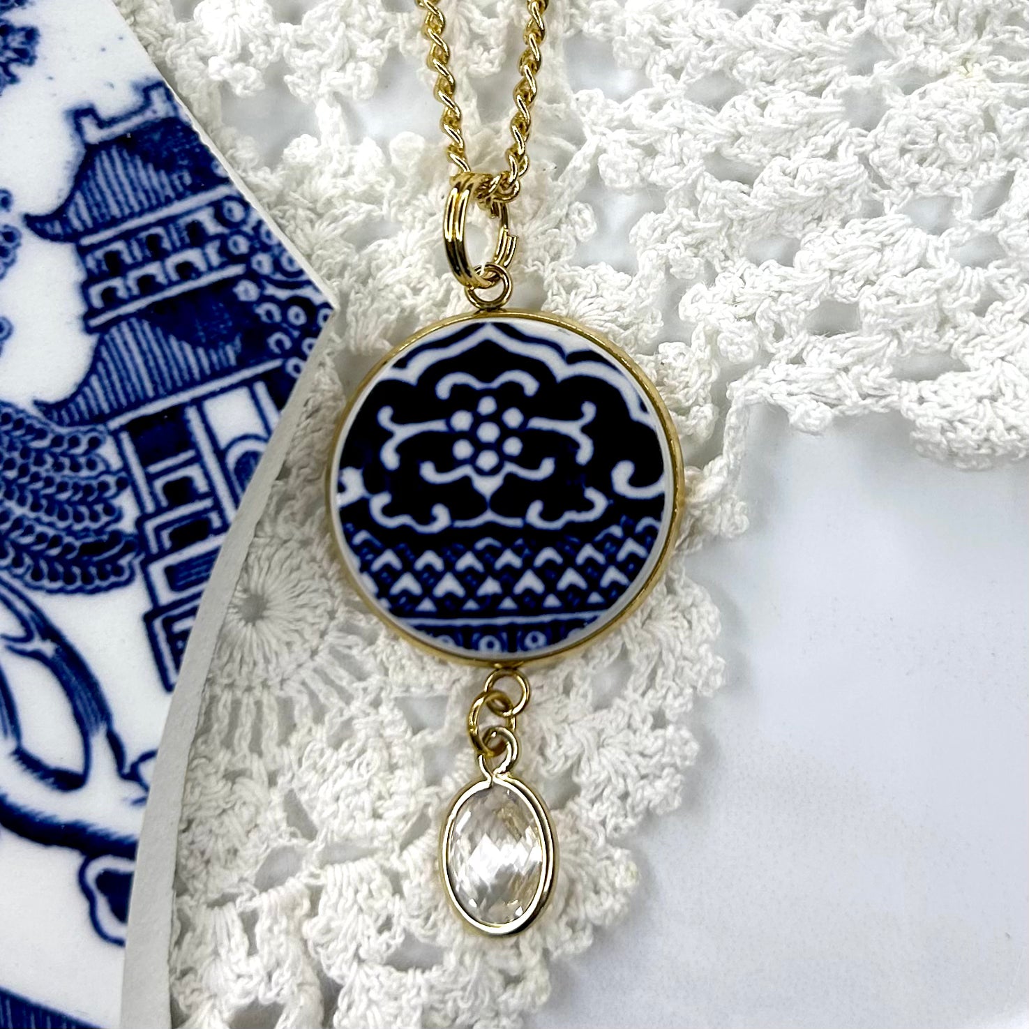1960’s Churchill ‘Blue Willow’ Pendant Necklace YM