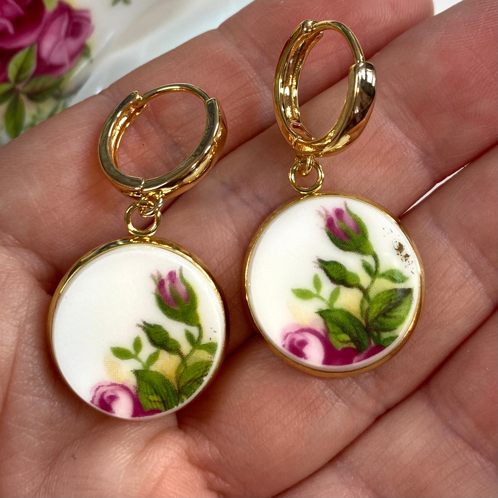 1962 Royal Albert ‘Old Country Roses’ Huggies Leverback Dangly Earrings YG