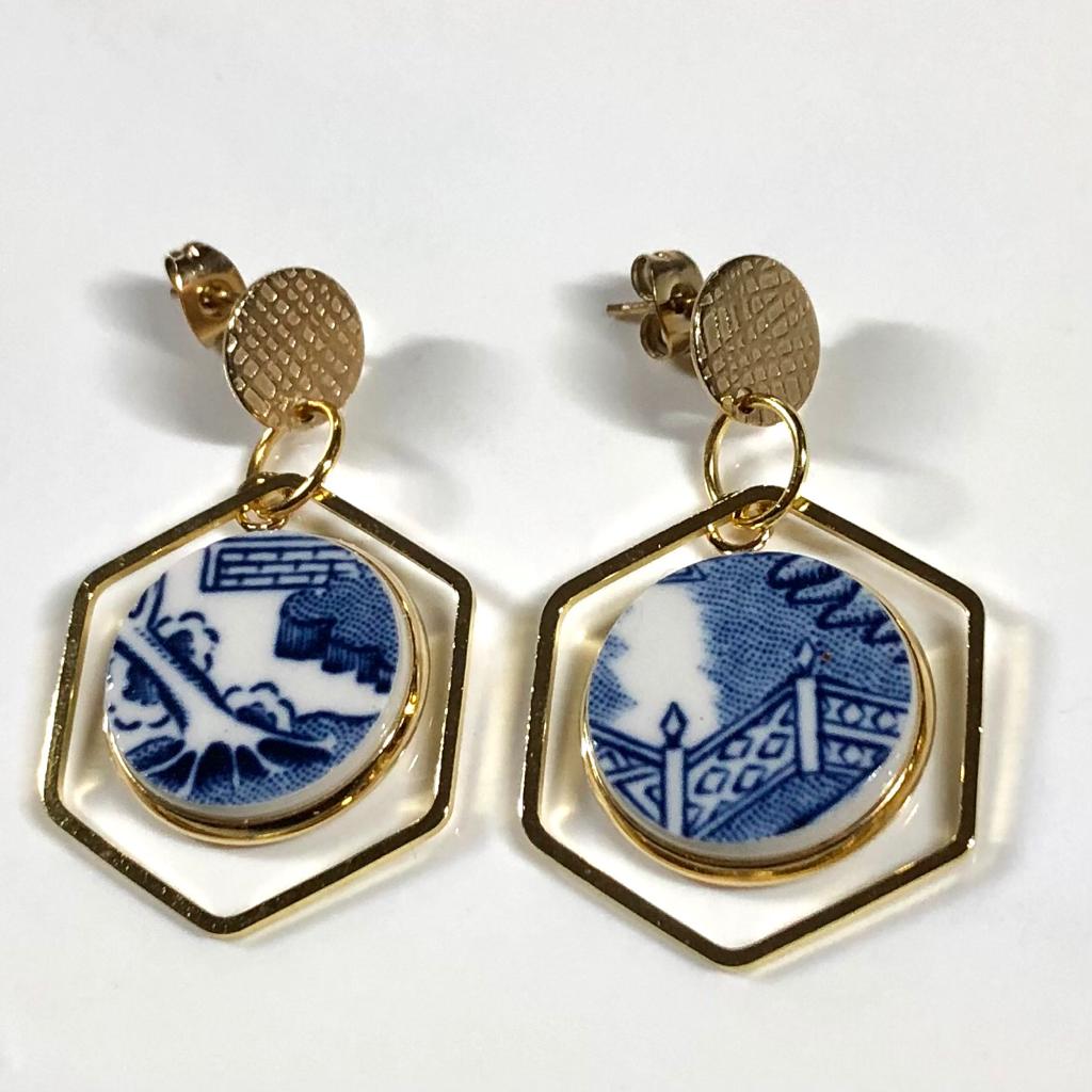 40% off! 1960’s Churchill Blue Willow Stud Dangly Earrings YM